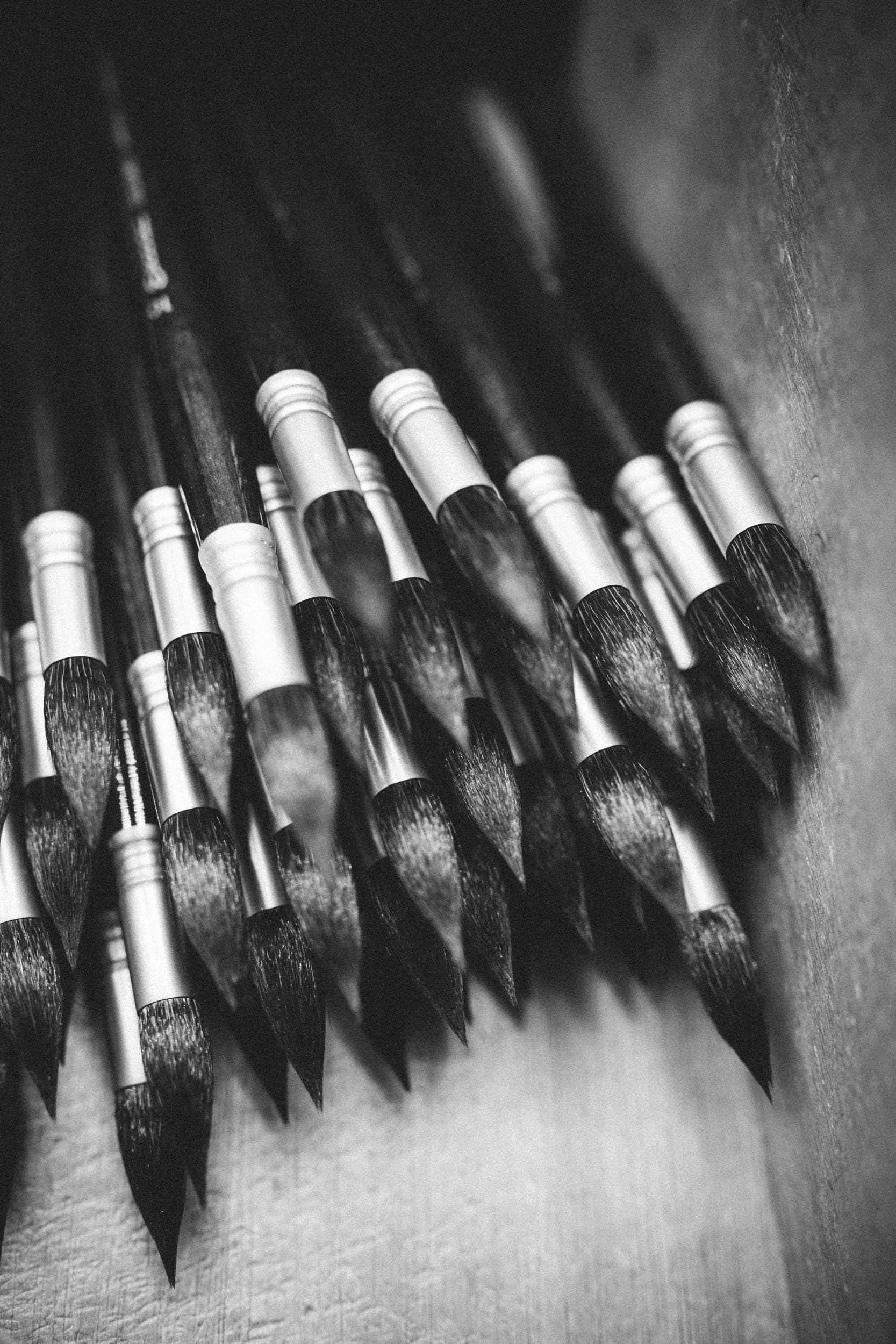 ESCODA Set 3 Pennelli Acquerello - Black Set Viaggio nº.16,1/4",12 Punta Tonda, Spada e Piatto Quadrato Fibra Sintetica Perla Versàtil Professionale Custodia Tessuto Nero Fatto a Mano a Barcellona.