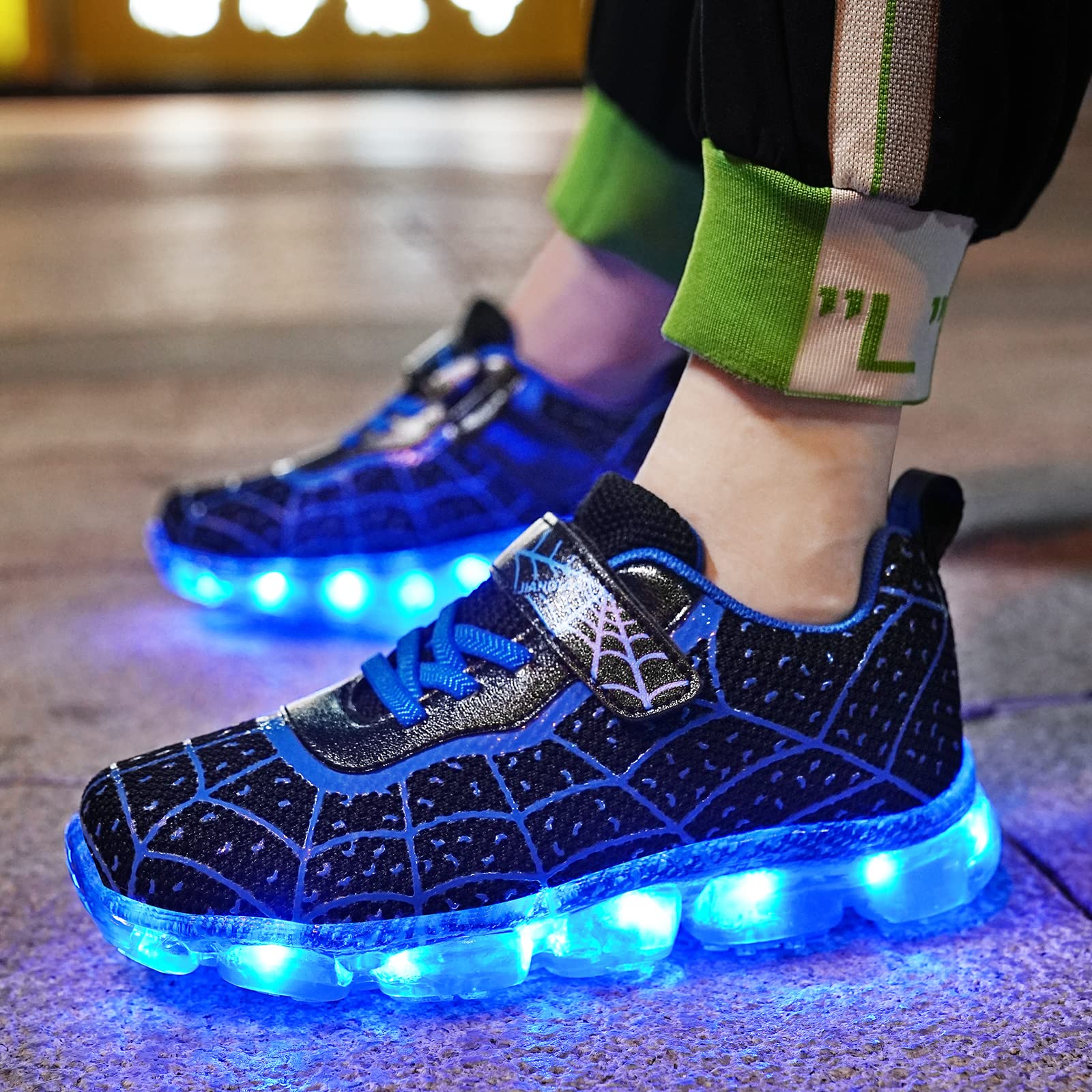 YUNICUS Scarpe LED per ragazzi e ragazze, luci USB, sneakers per compleanno, Halloween, giorno di Natale