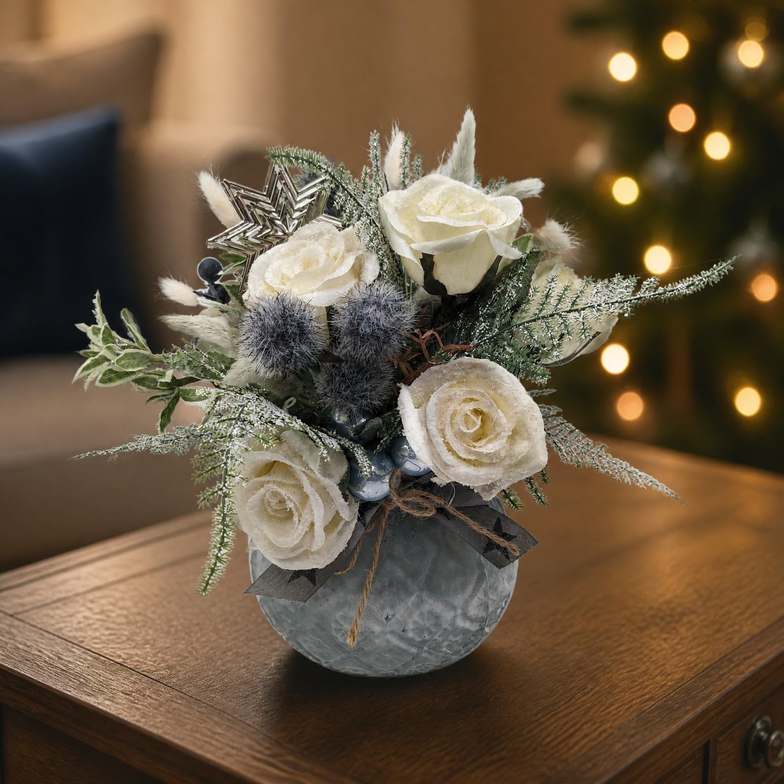 Wintergesteck Rosen Stern Gräser blau Weiss