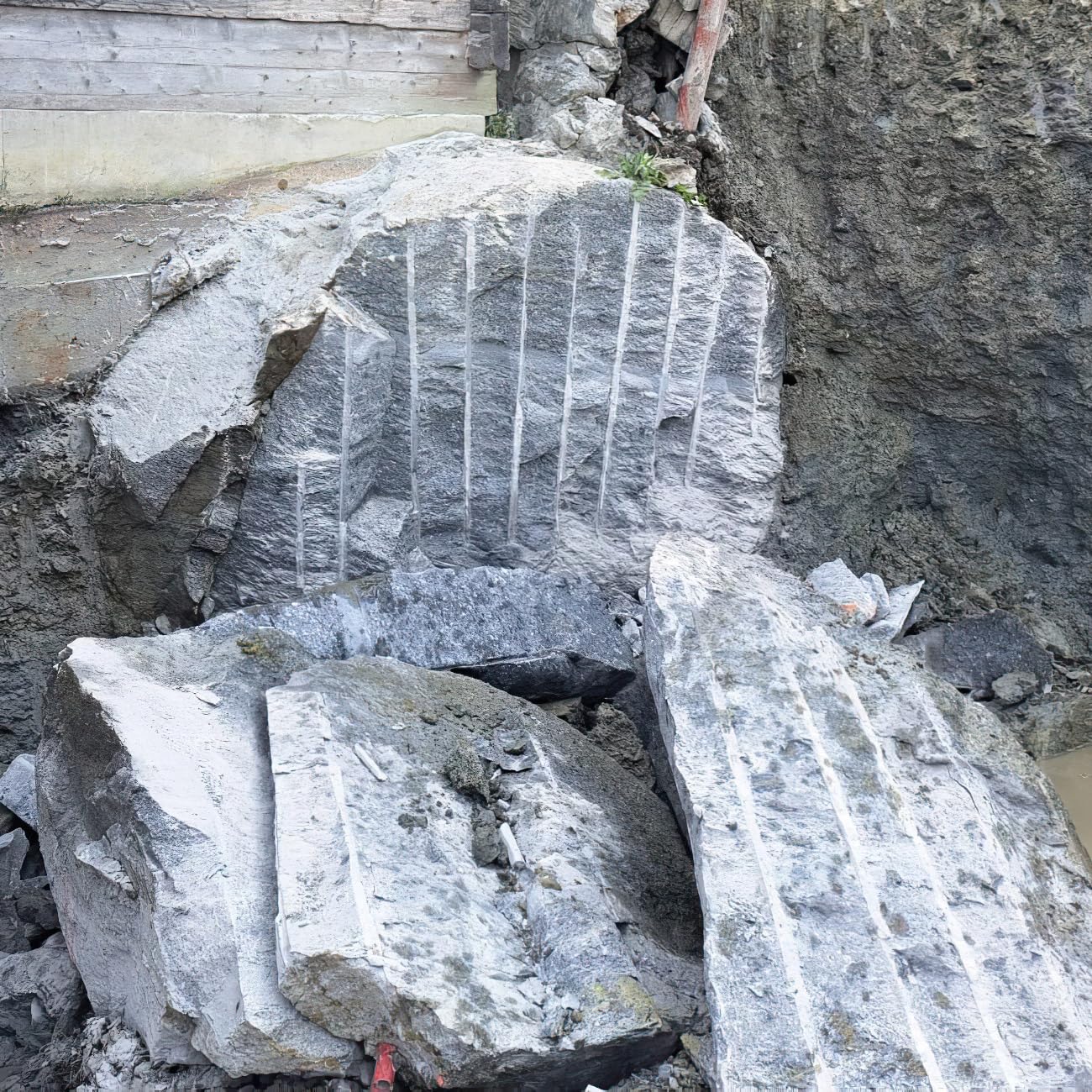 BETONAMIT® Quelldruckmittel – explosionsfreies Sprengmittel – 20 kg | Explosionsfreier Abbruch von Beton, Fels und Naturstein, geräuscharm, vibrationsarm, für innen und außen
