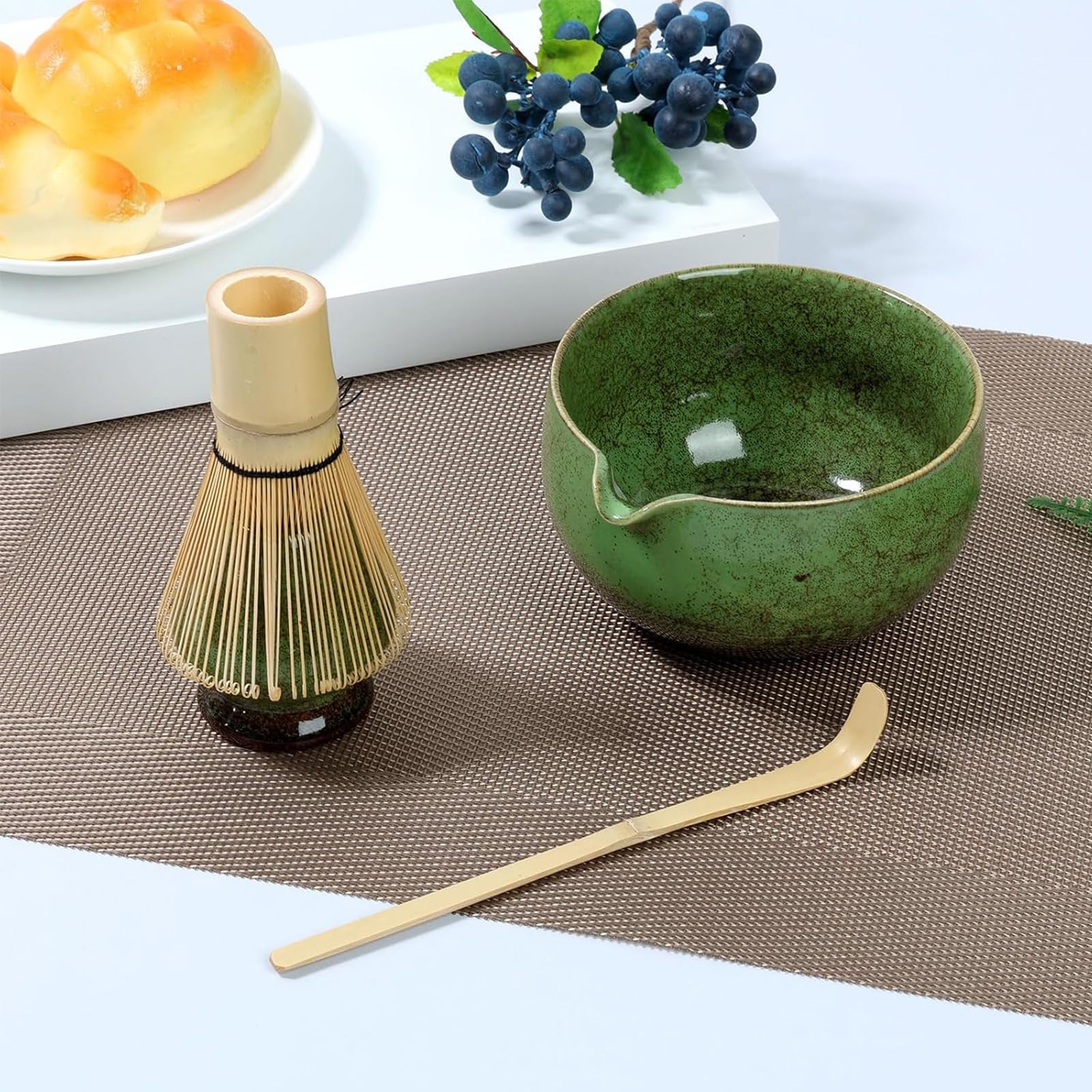 Matcha Kit 7 Piezas, Ciotola Matcha con Beccuccio, Frusta al Matcha, Supporto per Frusta, Cucchiaino, Asciugamano per Tè, Filtro, Matcha Set Perfetto per Macha (Verde Screziato)