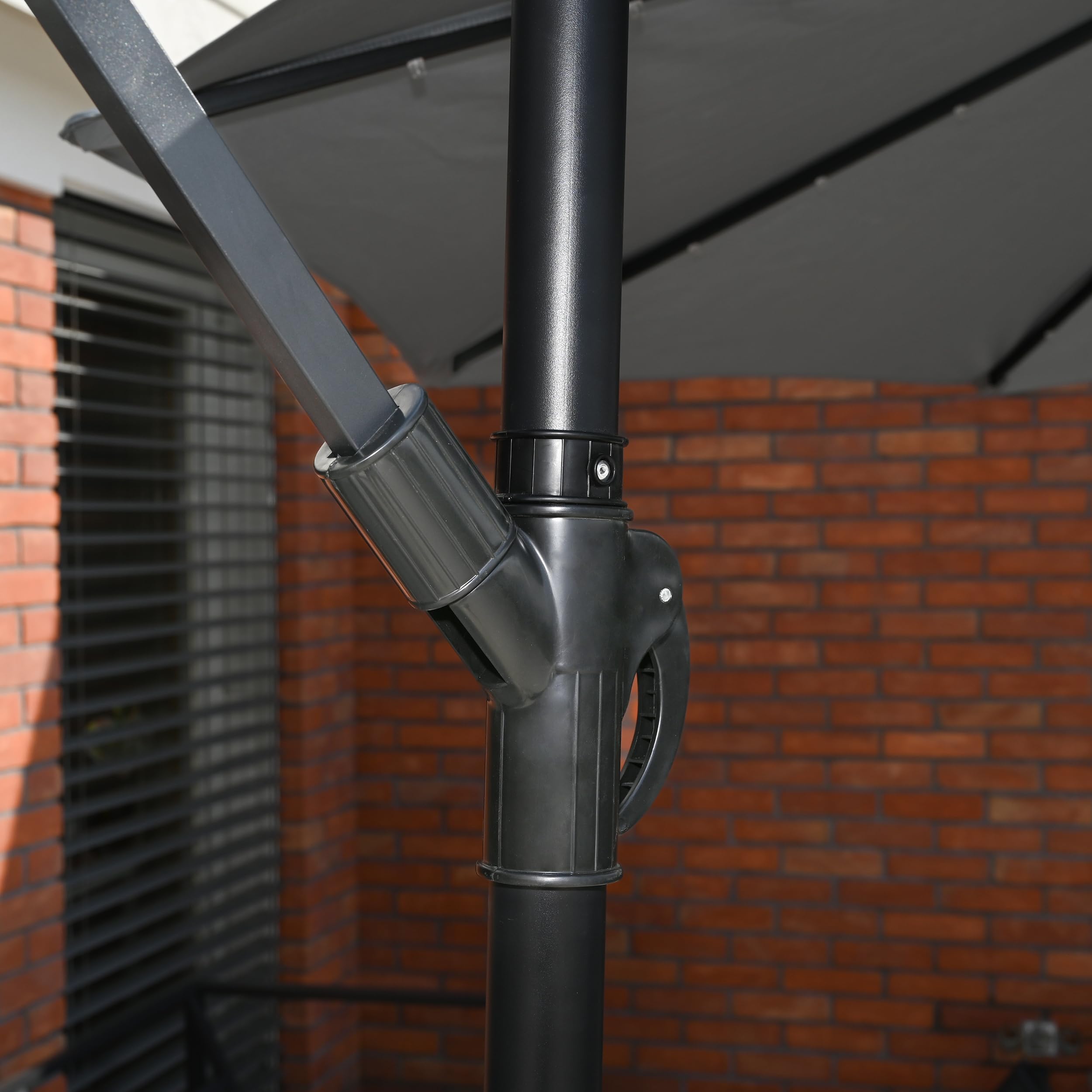 LEHMANN Sonnenschirm mit LED-Solar-Beleuchtung, Ampelschirm mit Ständer & Kurbel, Gartenschirm Wasserdicht & UV-Schutz, 360° drehbar, inkl.Schutzhülle, Sonnenschirm für Garten und Terrasse