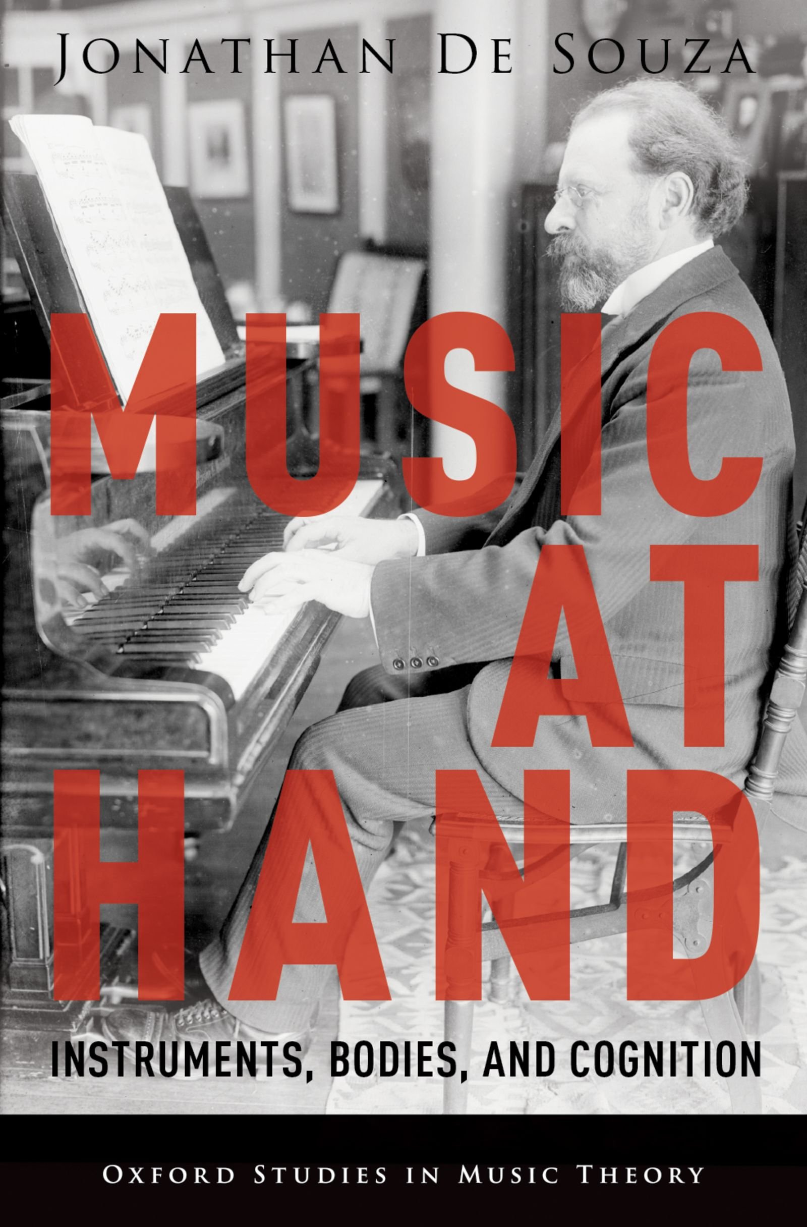 Music at Hand: Instruments, Bodies, and Cognition pour étude académique
