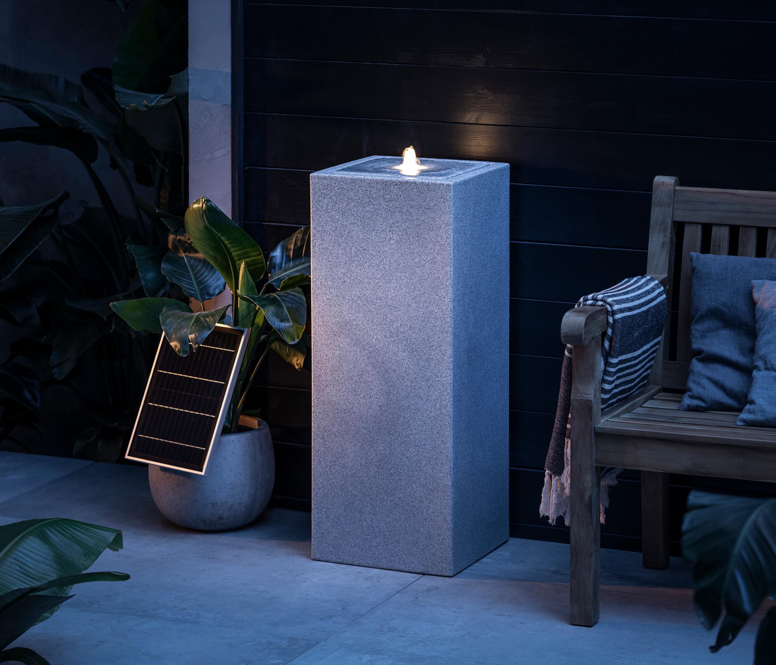 Dehner Solarbrunnen Glonn, Solarbrunnen frostbeständig, Brunnen für Außen, mit LED Beleuchtung, ca. 90 x 35 x 35 cm, Polyethylen, grau