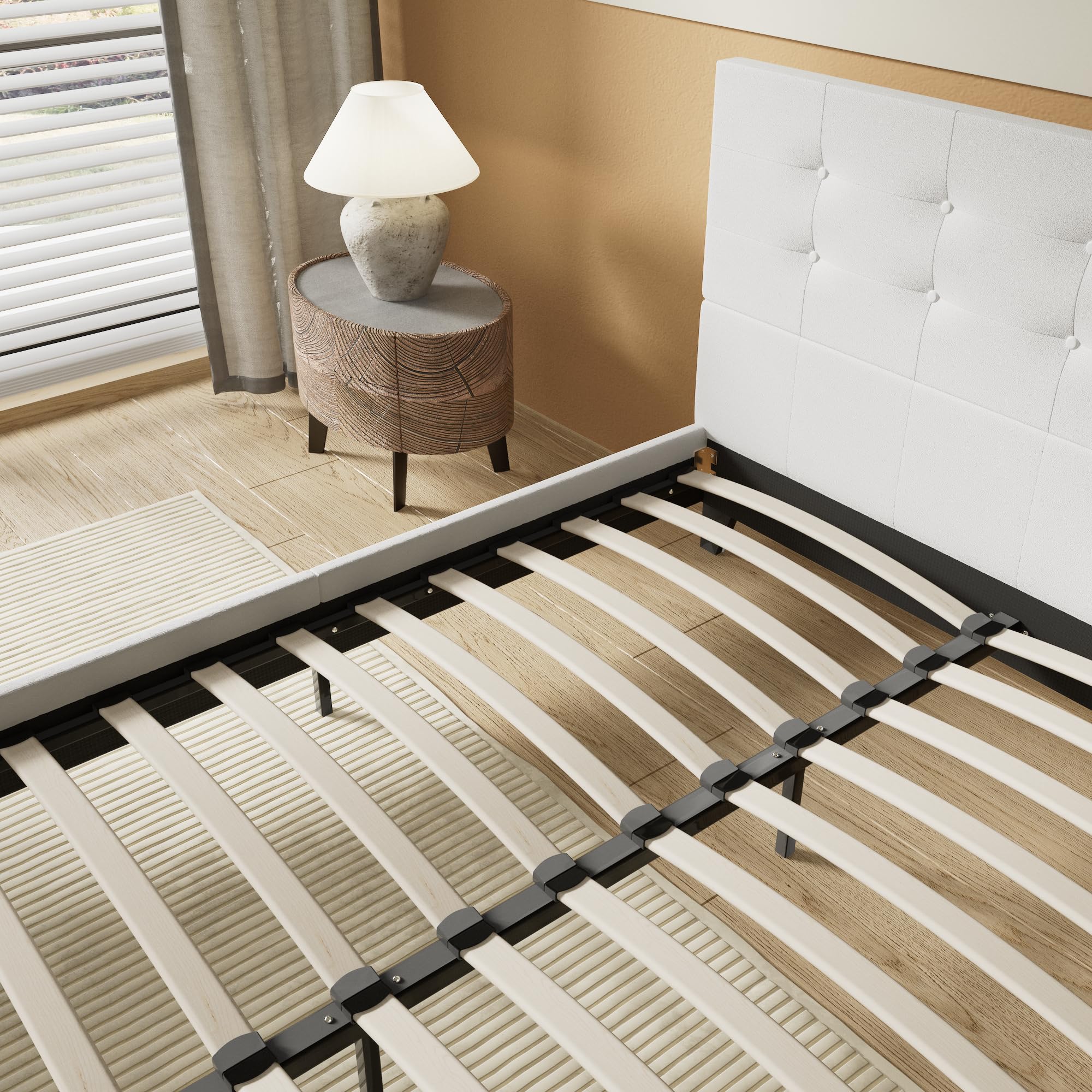 NOVEMBER Letto Matrimoniale – Rete e Testiera Capitonné – 160 x 200 cm – Rivestimento Sintetico Bianco – Stabile e Robusto con Piedi Centrali di Rinforzo