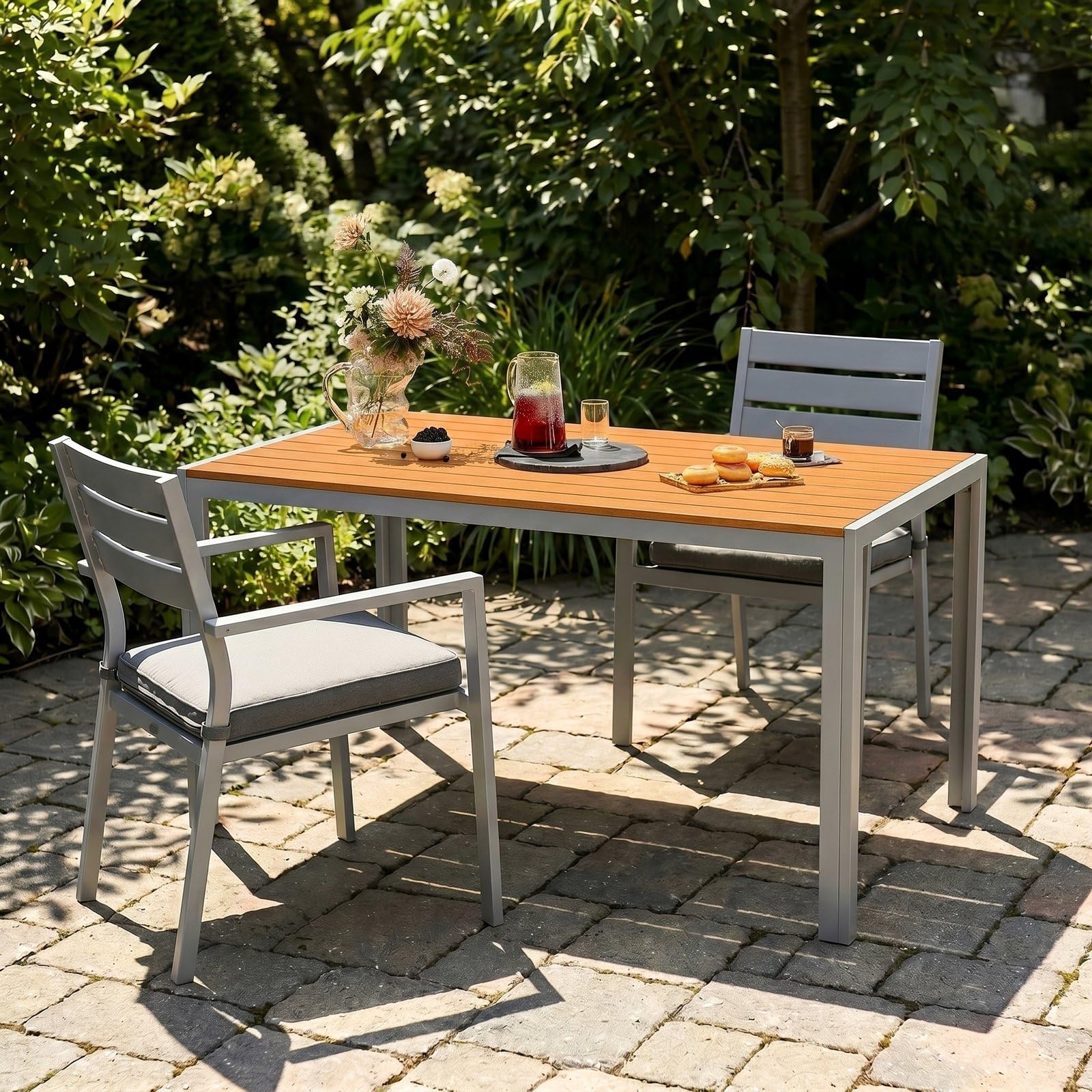 LIFERUN Gartentisch 110x70 cm mit Aluminiumrahmen, Rechteckiger WPC Balkontisch für 4-6 Personen, wetterfester und UV-beständiger Terrassentisch, moderner Outdoor Esstisch in Holzoptik, Teakbraun+grau