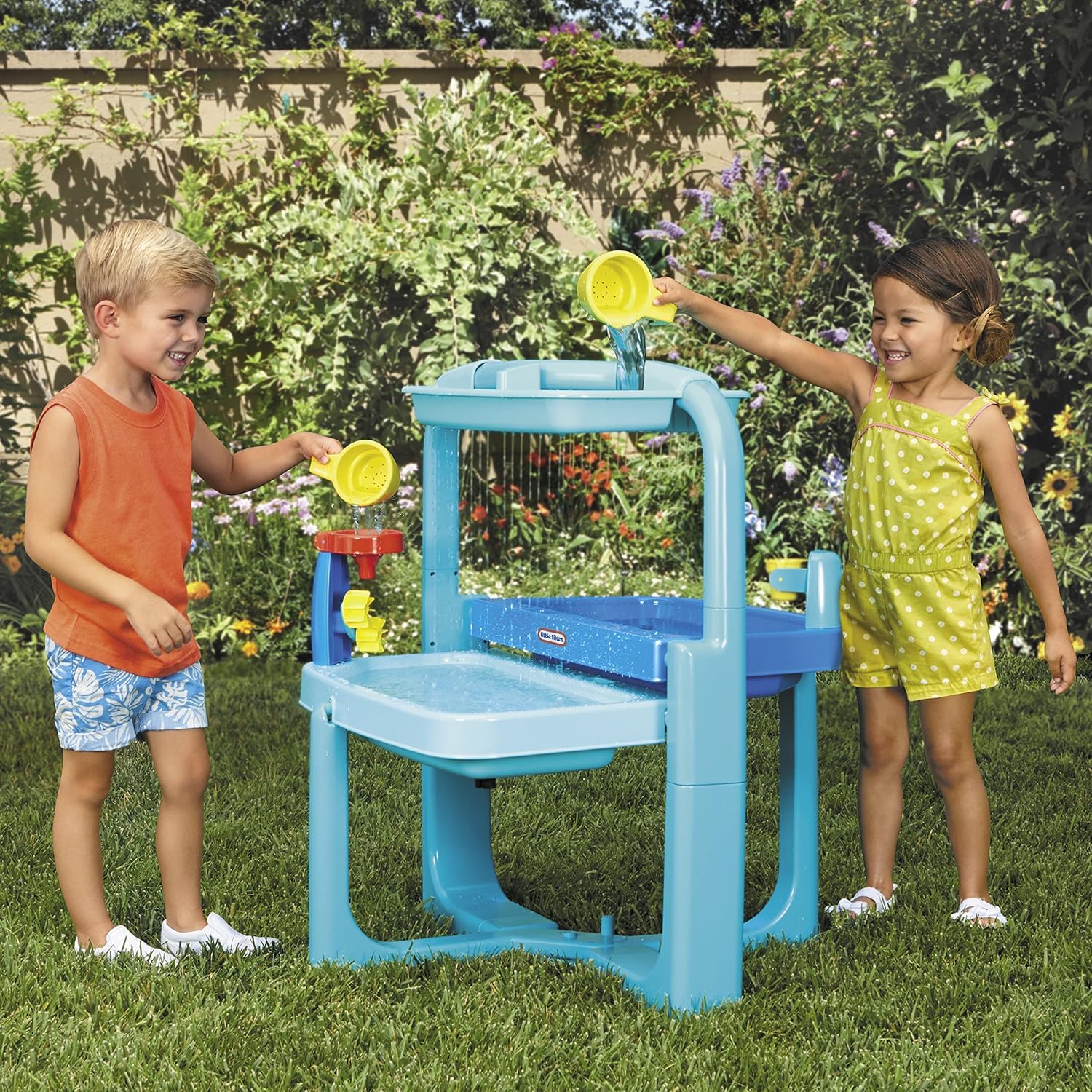 little tikes Easy Store Wassertisch - Faltbares Outdoor-Spielset mit Zubehör für Wasserspaß - Lässt Sich zur einfachen Aufbewahrung zusammenklappen - Aktives Spielen - Für Kinder ab 3 Jahren