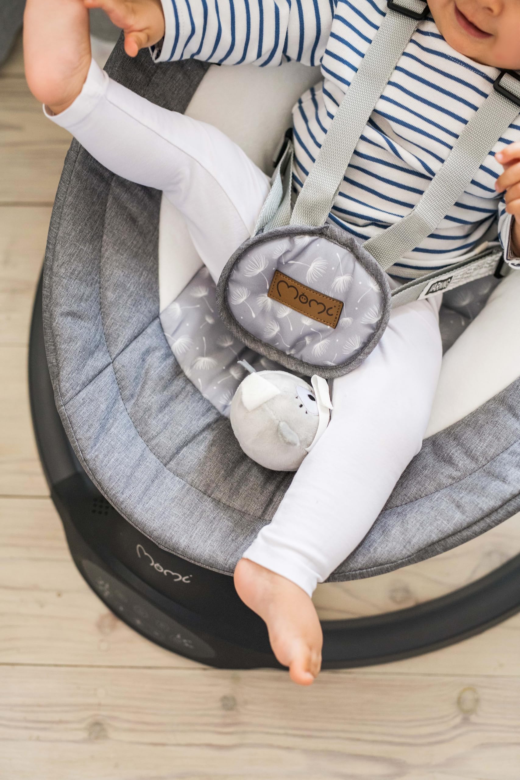 MoMi KENANI Mecedora para Niños hasta 9 kg, Plegable, con Mando a Distancia y Bluetooth, Funciona con Pilas/Electricidad, Arnés 5 Puntos, Visera Solar