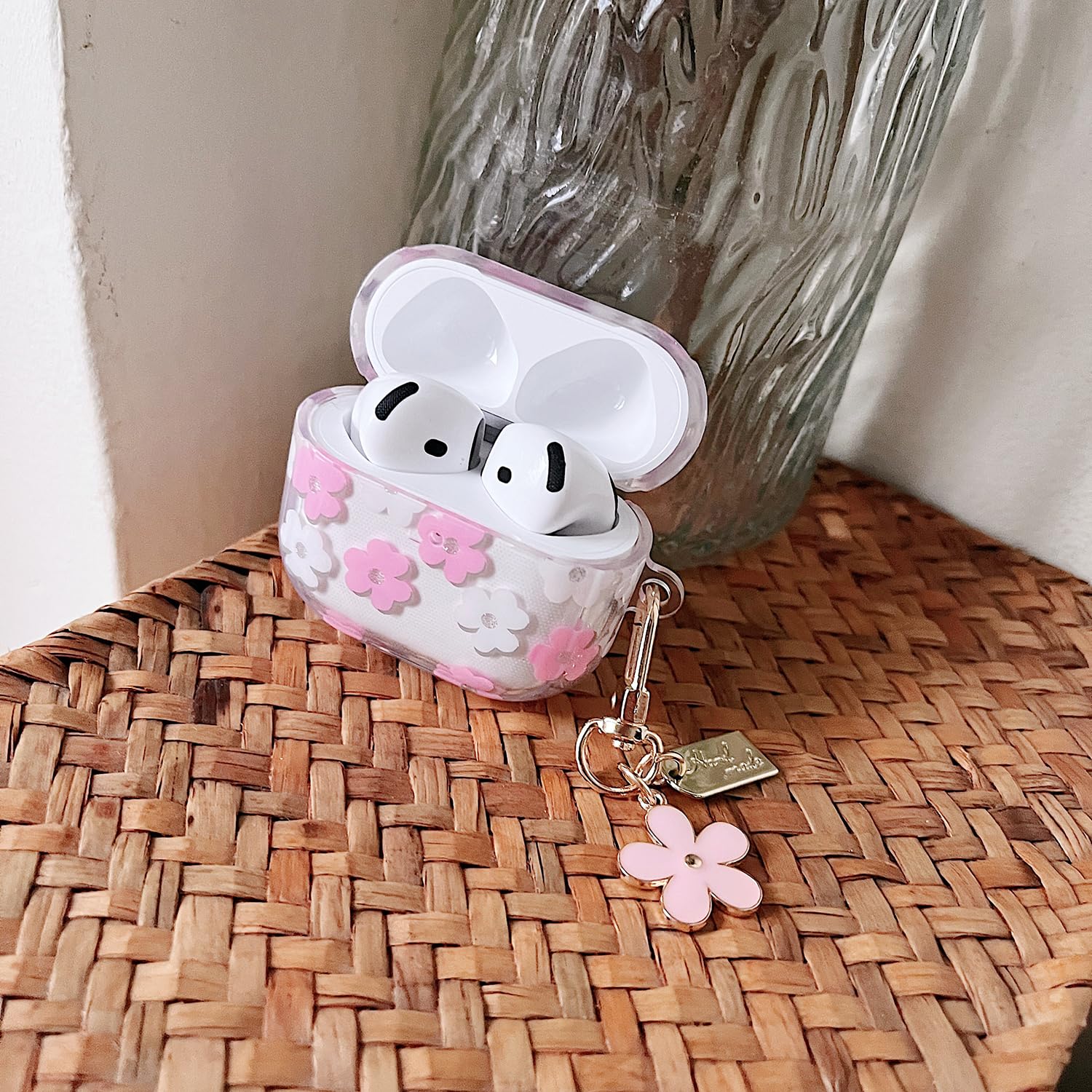 AirPods 4 Hülle Mit Blumenmuster – Safety Lock Case Inkl. Reinigungs-Set & Karabiner
