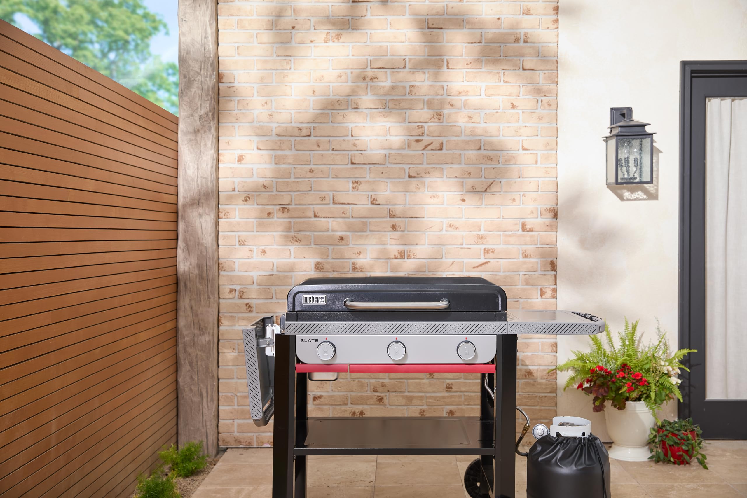 Weber Slate GP 71 cm Premium Plancha mit Untergestell und Rollen | 3 Brenner, Porzellanemaillierte Antihaft-Grillfläche, Durchgehende Hitzeverteilung, Multi-Zonen-System, 3252 cm² Grillfläche