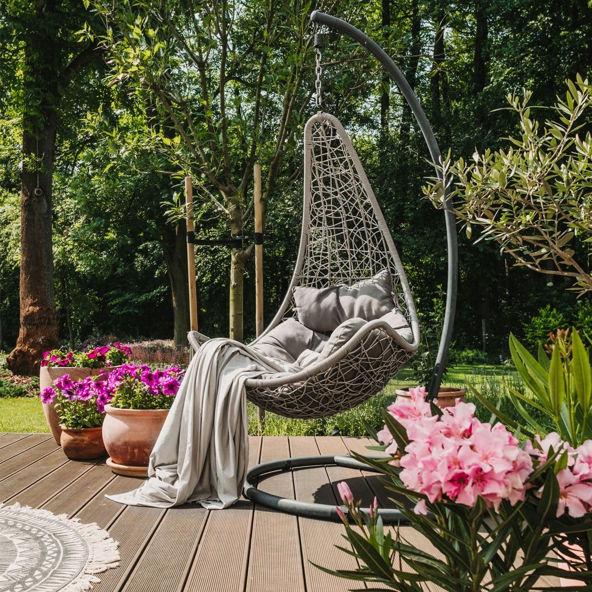 MilaniHome.it - dondolo in fibra naturale di design per esterno giardino Struttura Ø 95 x 195h seduta 80 x 70 x 120
