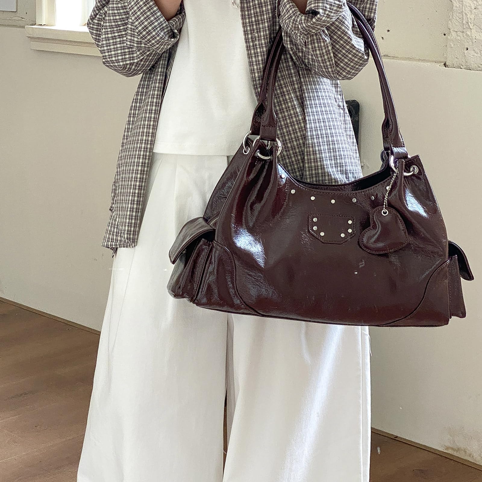 Bolso moderno con textura para axilas, amplia capacidad