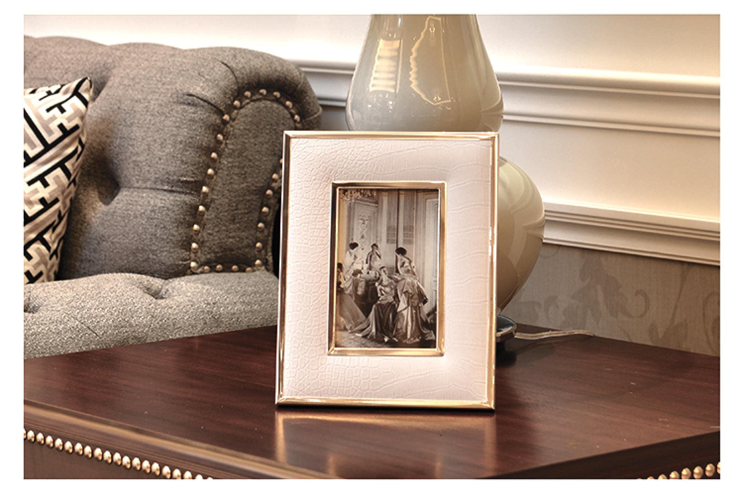 Amazon.co.jp: 7インチの黒と白の革のフォトフレームの模造