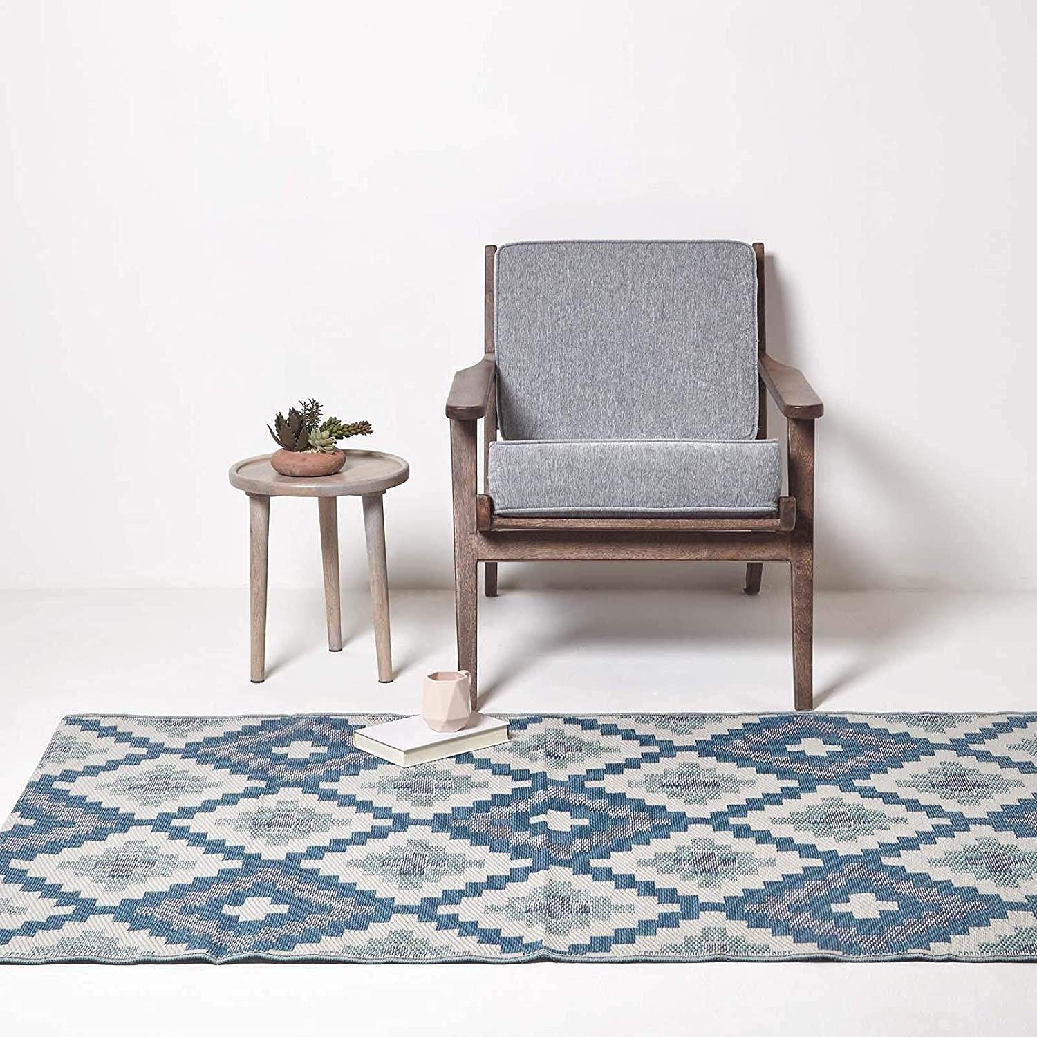 HOMESCAPES Alfombra de exterior azul para jardín o patio, 100% plástico reciclado, 180 x 270 cm, ligera, impermeable, geométrica, diseño azteca "Mia" alfombra tejida para el suelo interior y exterior