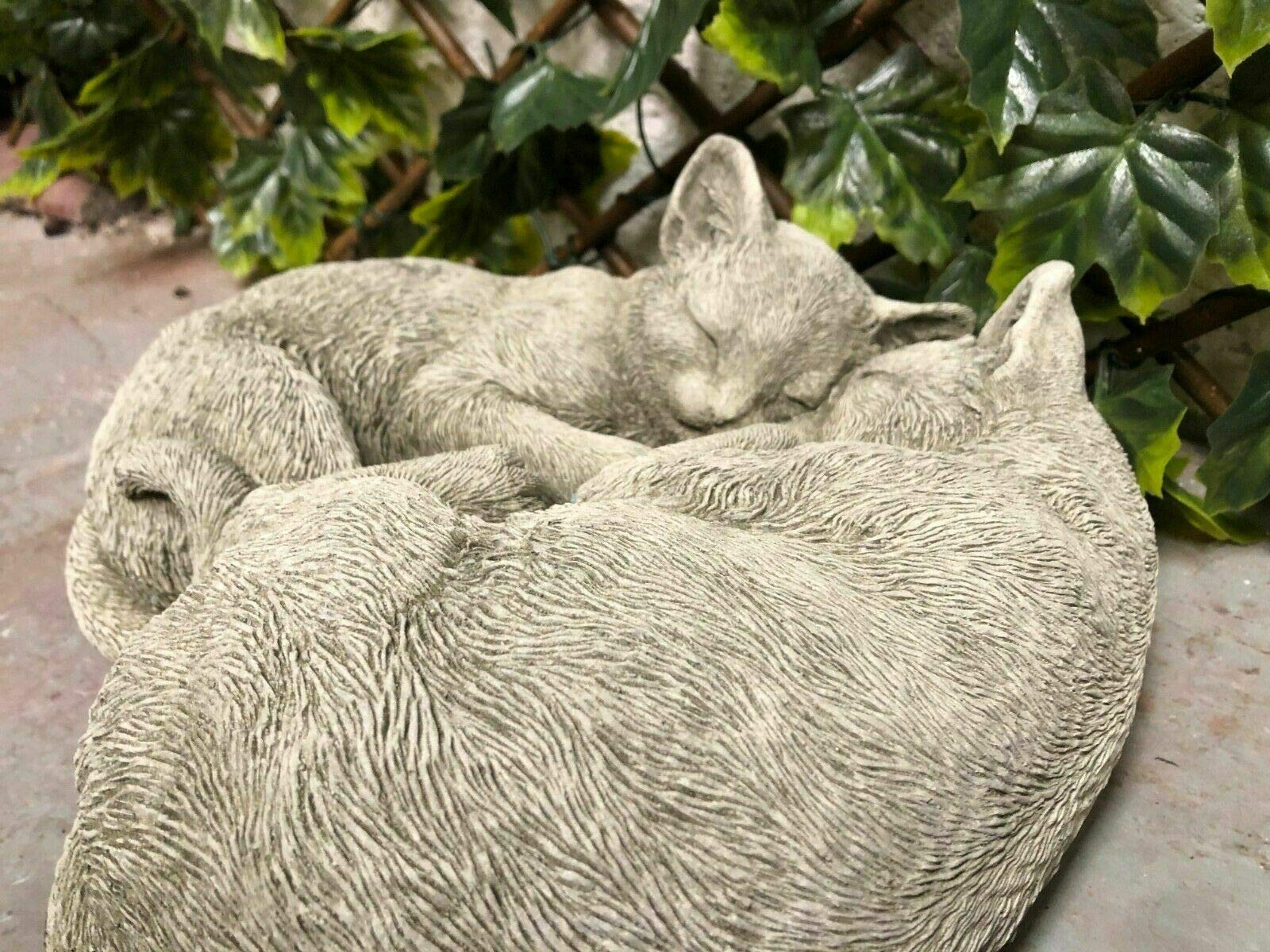 Statua in pietra ricostituita con gatti coccole | Ornamento vintage da giardino in cemento
