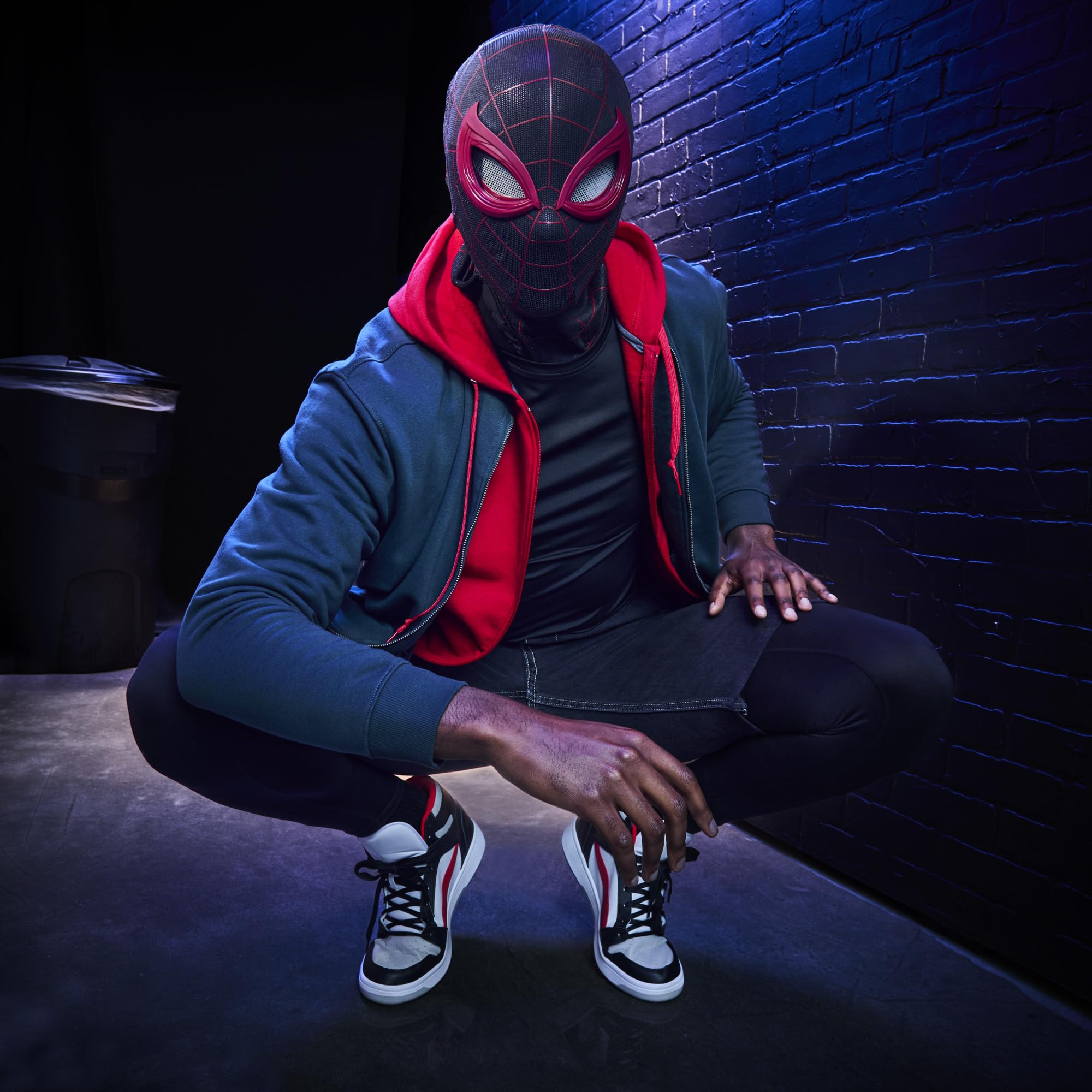 Hasbro Marvel Legends Series, Spider-Man: Miles Morales, maschera espressiva elettronica, articolo premium interattivo per roleplay per adulti