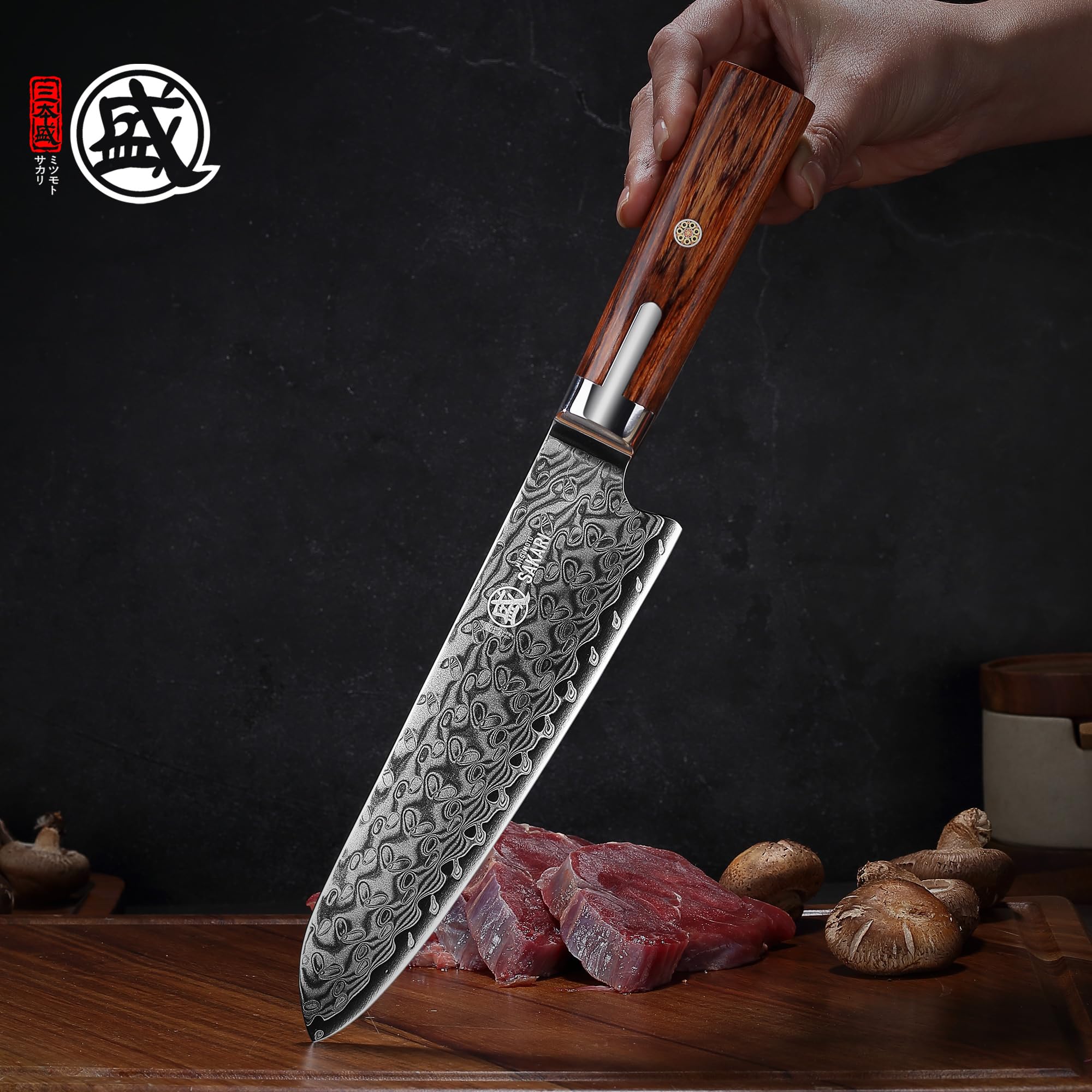 MITSUMOTO SAKARI Cuchillo Santoku Japones, 18 cm Cuchillos Cocina Full Tang, Cuchillos Carne Damasco Forjado a Mano (Mango de Pakkawood y Caja de Sándalo)