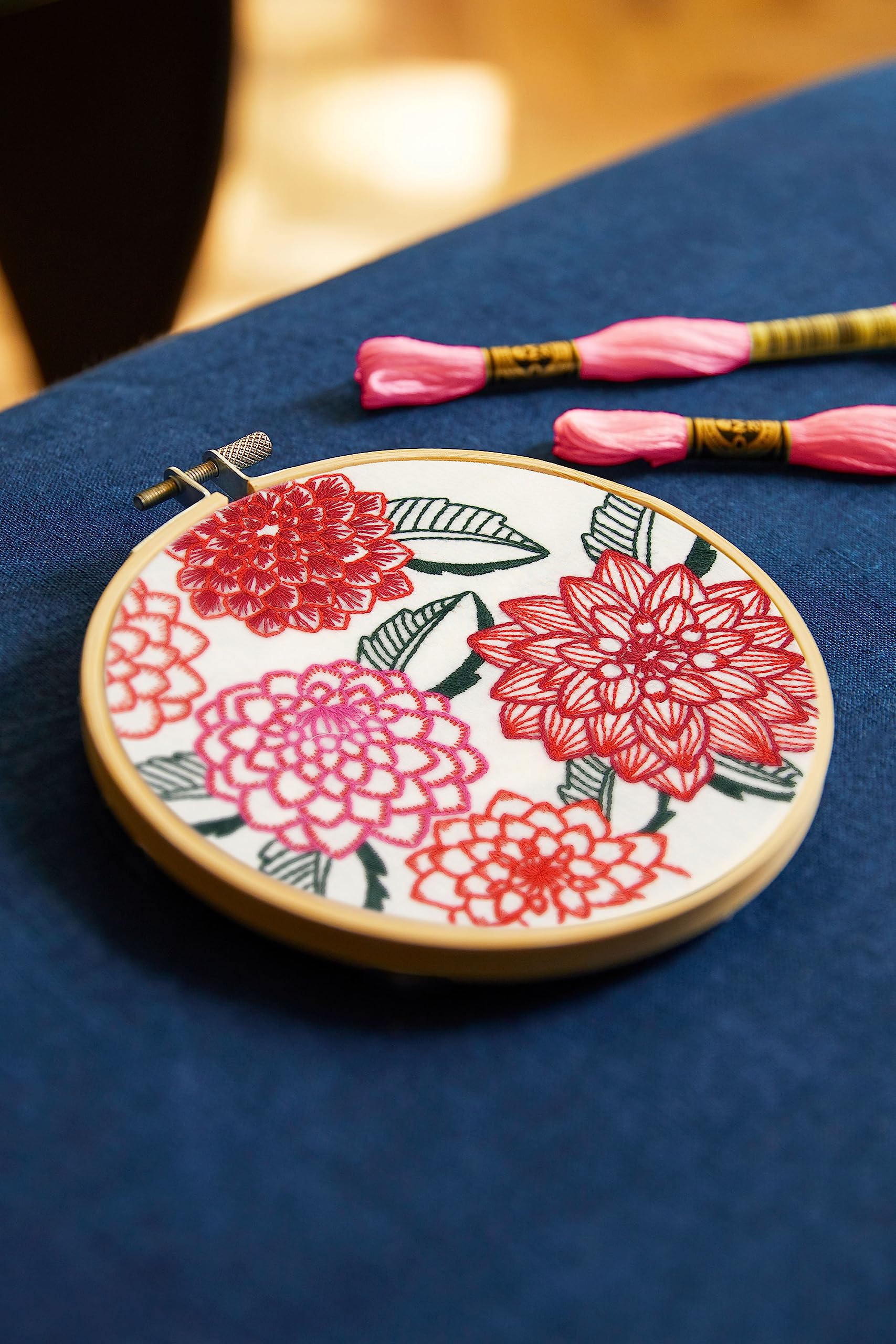 Dmc Red And Pink - Dahlias By Marie-Dominique Prosecutor, Easy Level, Embroidery Kit