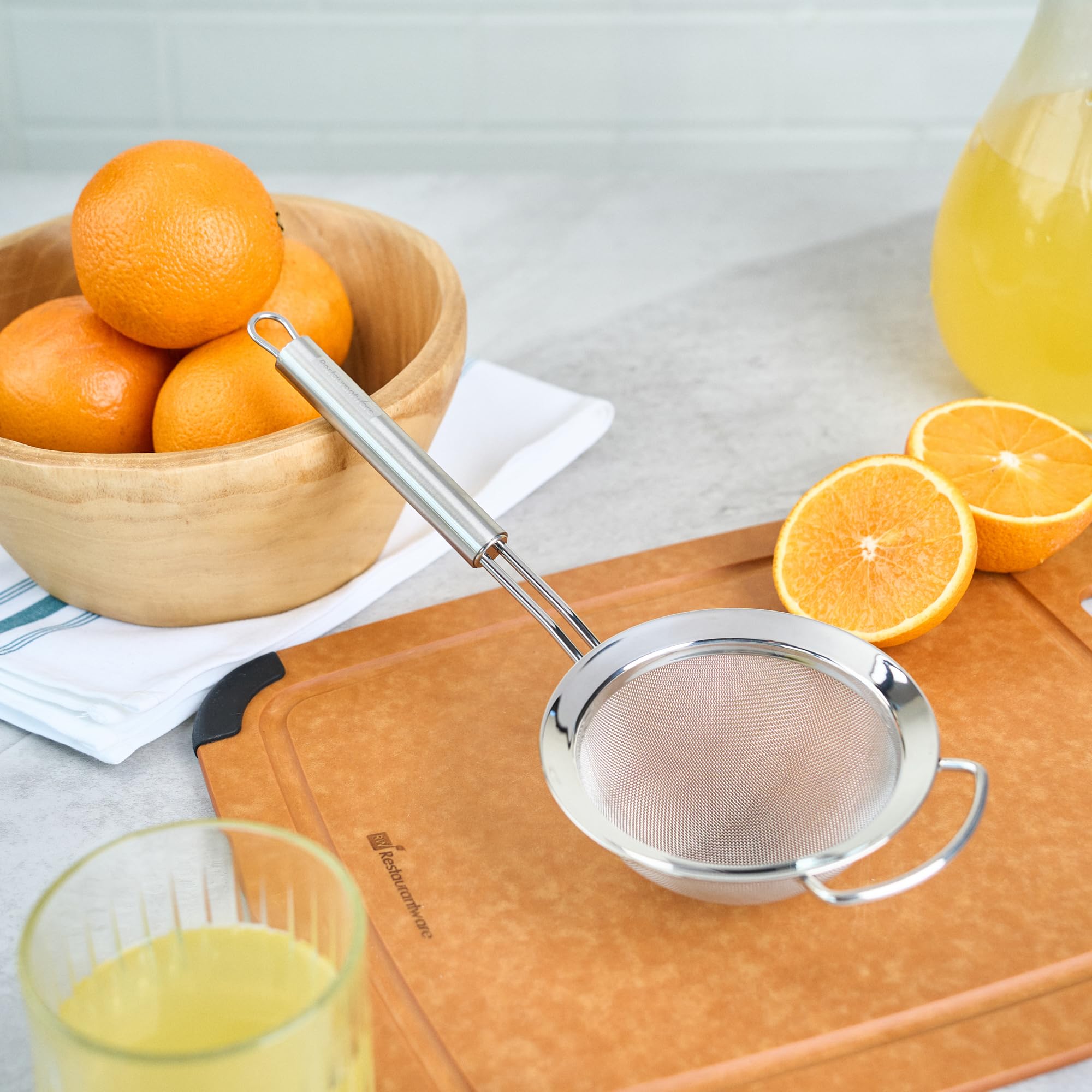Restaurantware - Tamiz de malla estándar alemán de 4.7 pulgadas, 1 colador de malla fina con asa, tamiz ultra duradero, apto para lavavajillas, colador de alimentos de acero inoxidable, para arroz,