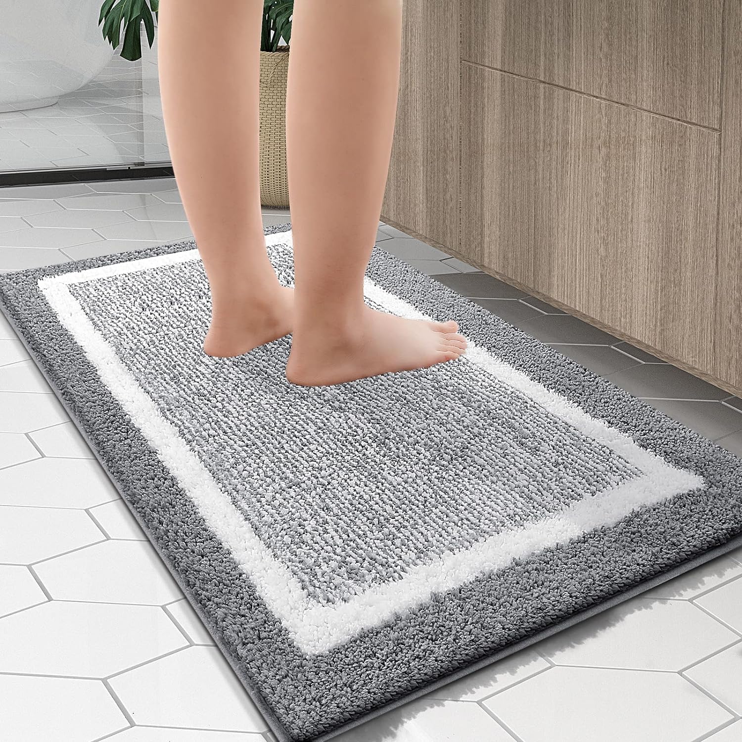 Bathroom Rugs, Extra Soft and Absorbent Microfiber Bath Mat, Non-Slip, Machine Washable, Quick Dry Shaggy Bath Carpet, Suitable for Bathroom Floor, Tub, Shower (Grey and White, 24 x 16 Inches)