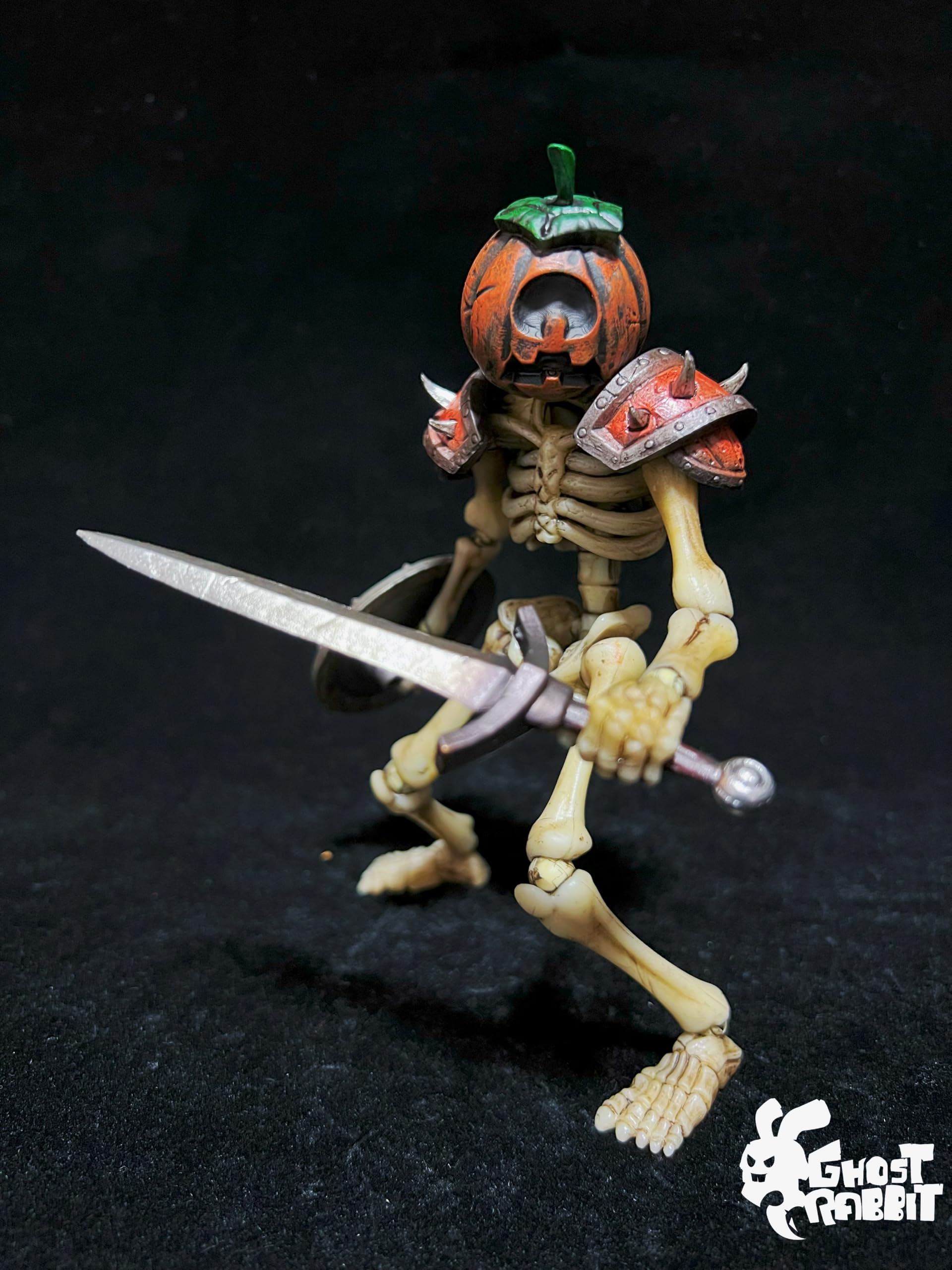 TOYVERSE YOTOTOY Figurka akcji w skali 1/12, smutny oszust z mieczem i tarczą, 18 cm, odkupienie, szkielety, linia nocnych oszustów, alternatywna głowa dyni, zdejmowana zbroja dla dzieci w wieku od 15
