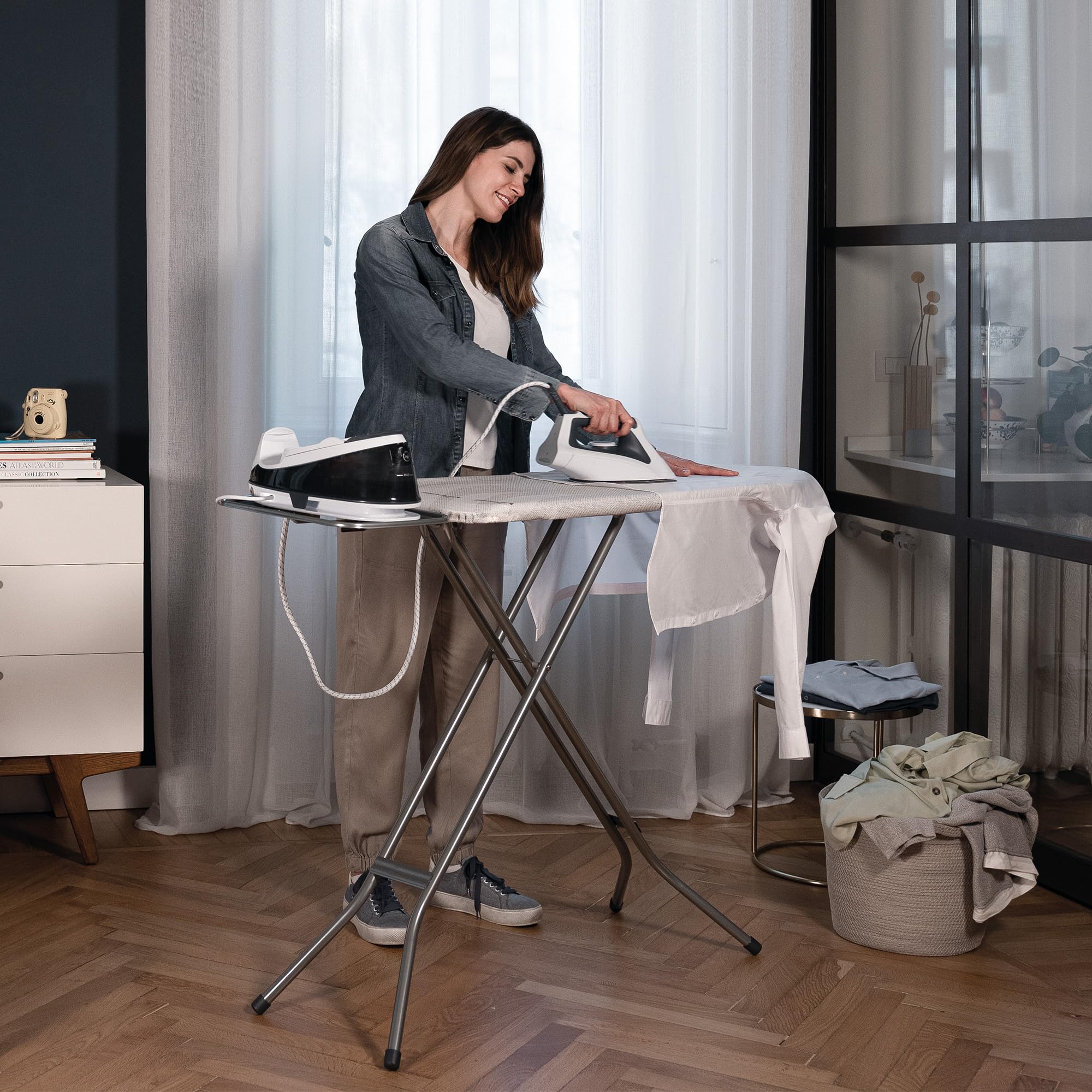 Vileda Total Reflect M - Tabla de Planchar con Soporte Antideslizante para Plancha | Incluye Funda con Acolchado de Esponja | Fácil de Transportar y Almacenar | 120x38 cm | Color Lila y Gris