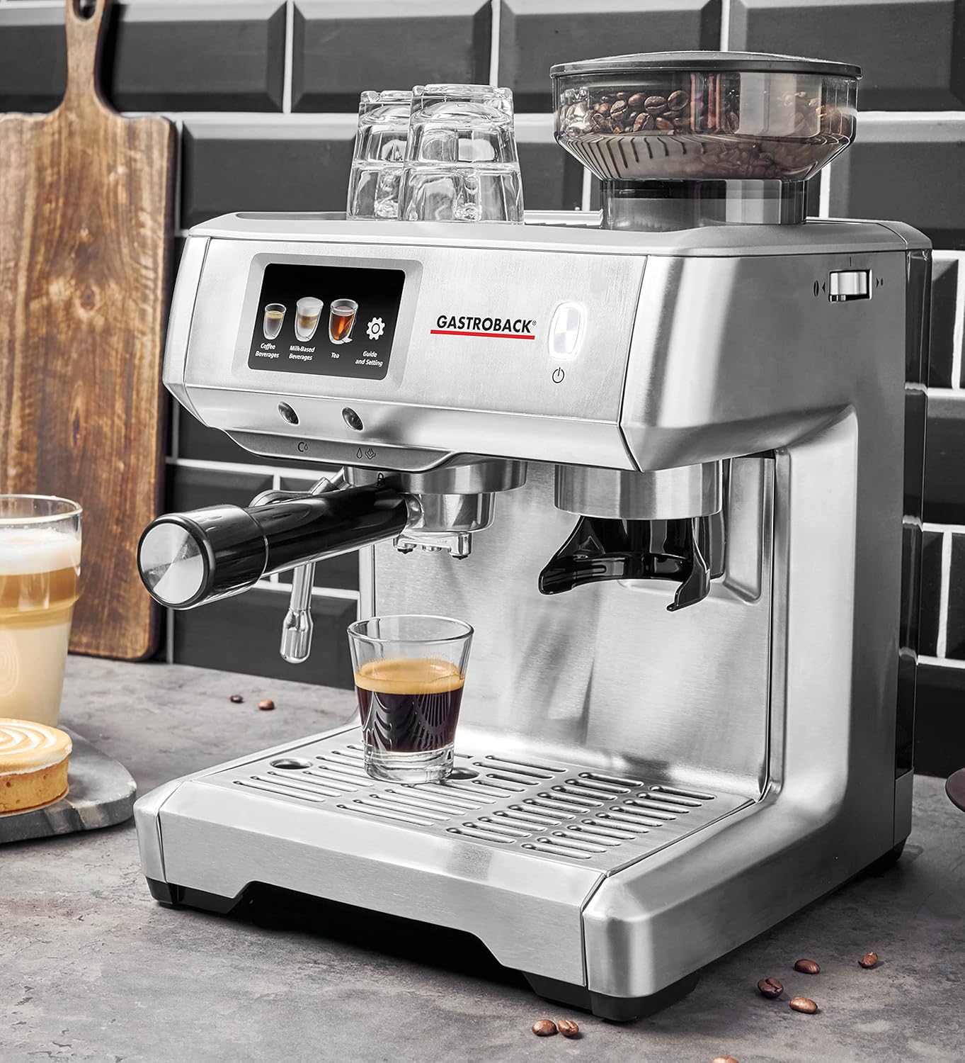 GASTROBACK #42623 Design Espresso Barista Touch, macchina a setaccio programmabile con macina conica integrata e touchscreen LCD, pompa da caffè professionale ULKA (15 bar), argento