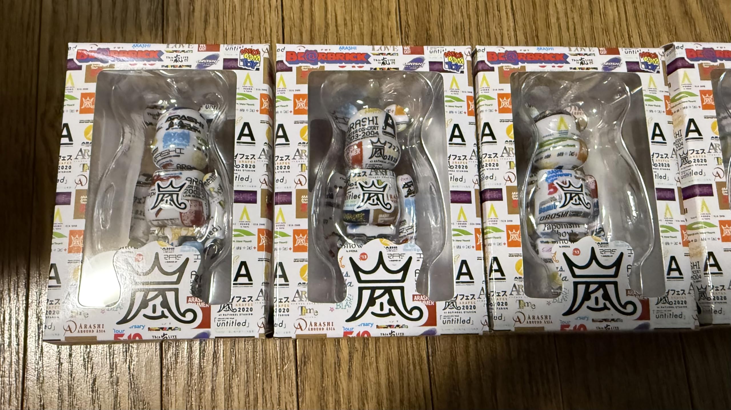 Amazon.co.jp: 嵐・ARASHIライブロゴベアブリック 《嵐×BE@RBRICK》柄
