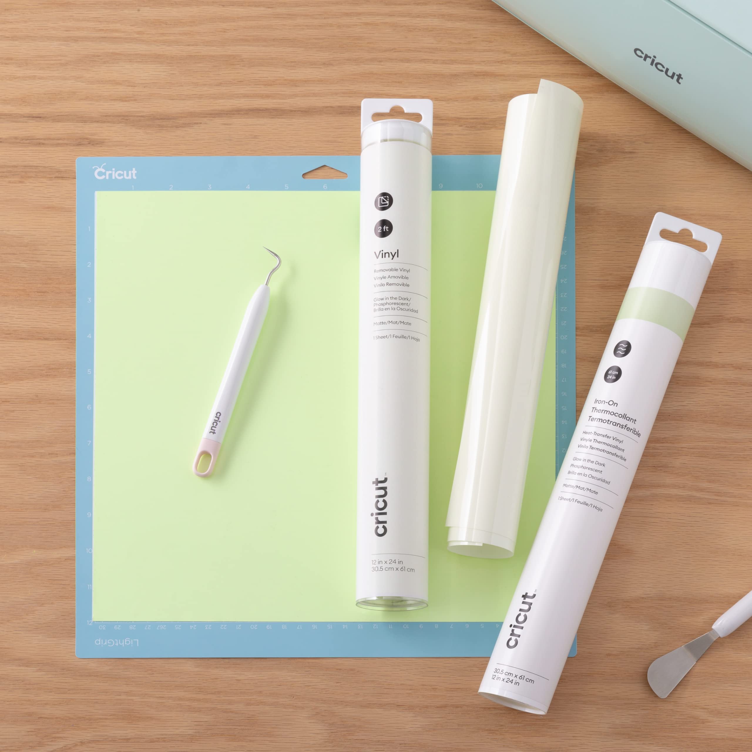 Cricut Iron on | Briller dans l'obscurité | 61 cm (24") | Roll en Vinyle de Transfert de Chaleur (HTV) | pour Une Utilisation avec Toutes Les Machines de Coupe, Blanc, 61cm, 2009610, 61cm (24")
