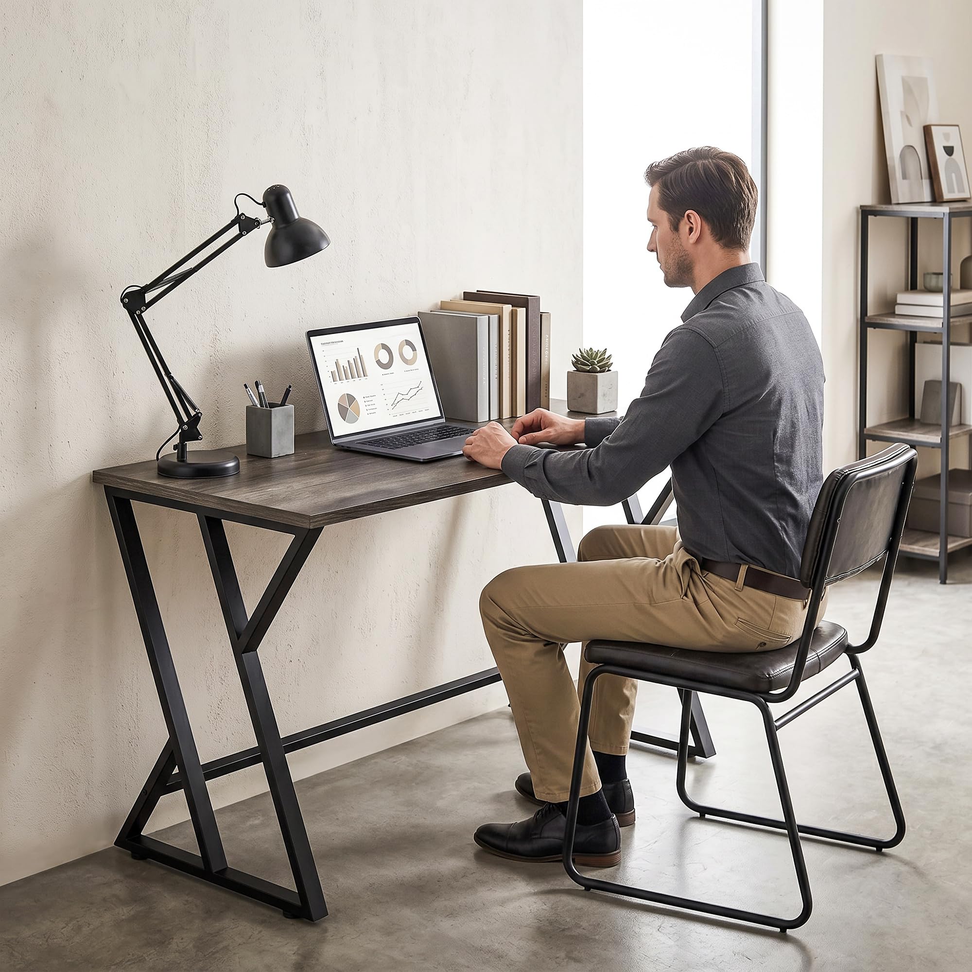 HOMCOM Scrivania per computer con base metallica a Z 120x60cm grigia | Scrivania da ufficio, aspetto legno, design industriale, per ufficio, studio, camera da letto, spazi piccoli