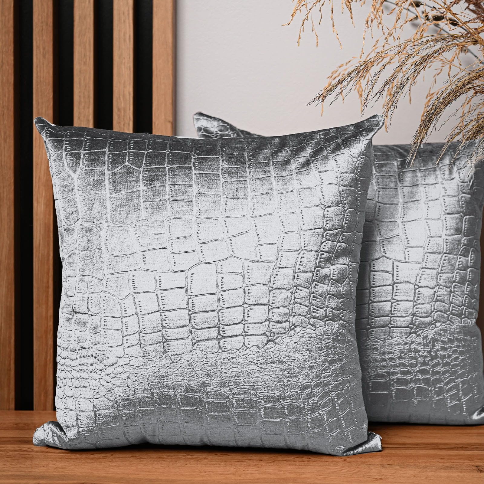 MG Design Set da 2 federe decorative 45 x 45 cm Argento – con cerniera, superficie effetto coccodrillo, morbide e facili da pulire