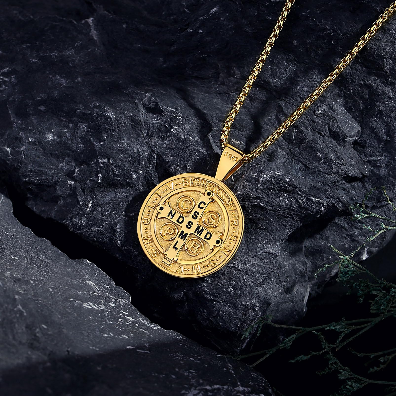 Collana con Medaglia di San Benedetto San Benito in Argento Sterling Placcato Oro 18K per Donne Uomini, Ciondolo Amuleto Gioielli Cattolici Cristiani Regali, 22+2"