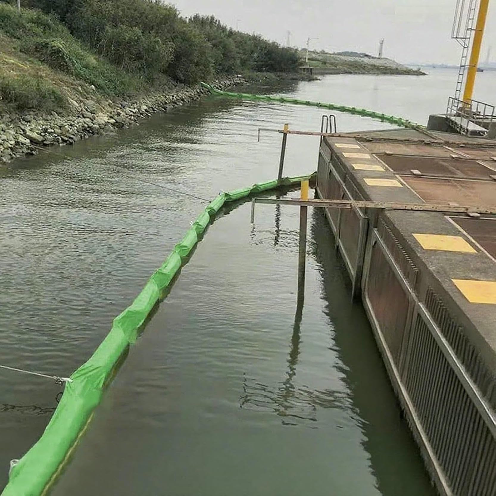 LYDBMYT Floating Oil Containment Boom, High Strength PVC Marine Barrier for Spill Control and Waterweed Management