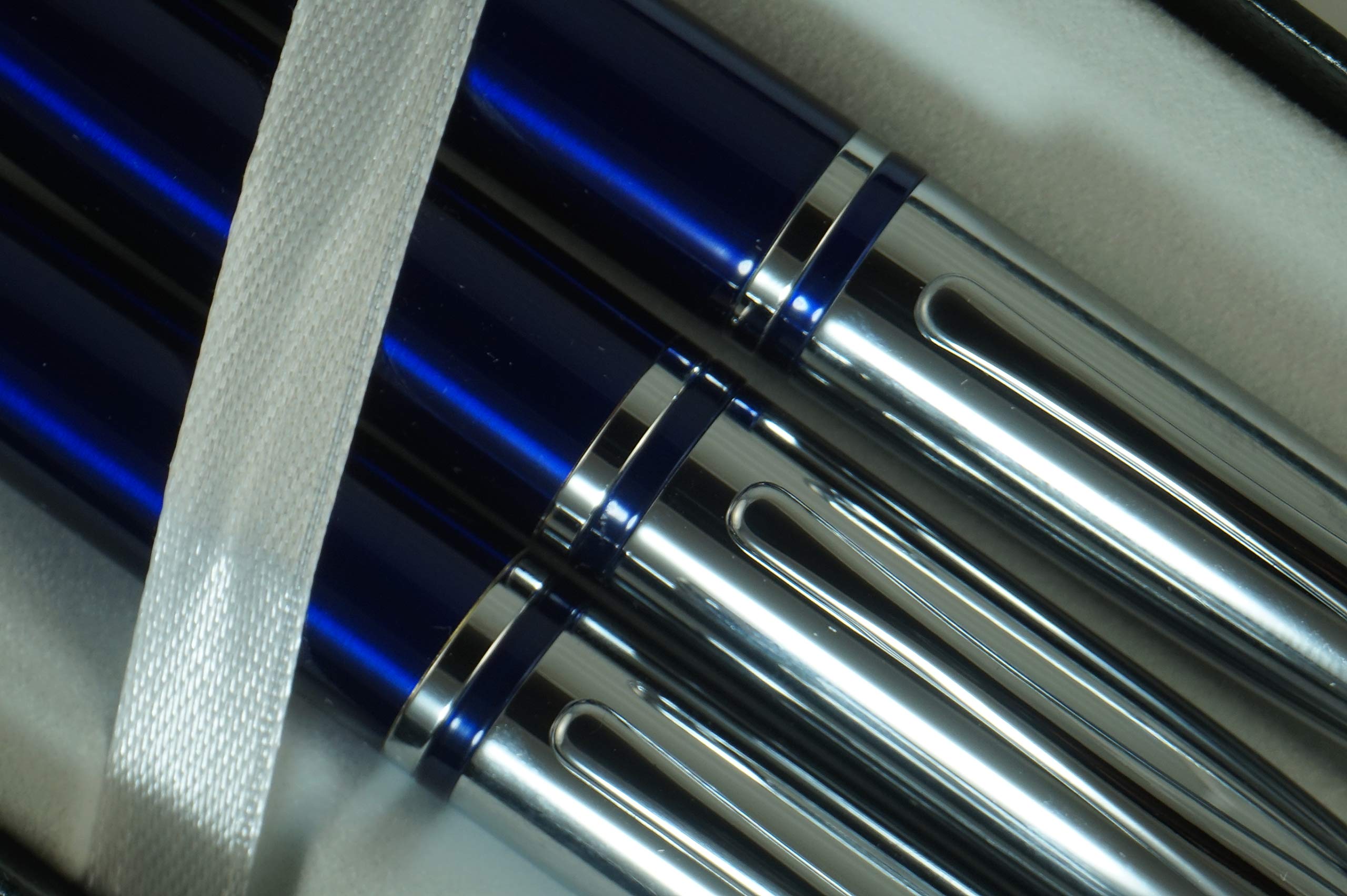 Set di penne a sfera con inchiostro gel nero Calaise Selectip Cross Midnight Blue, lucido per appuntamenti e cross. Una penna a sfera e matita di ottima qualità per chiunque.