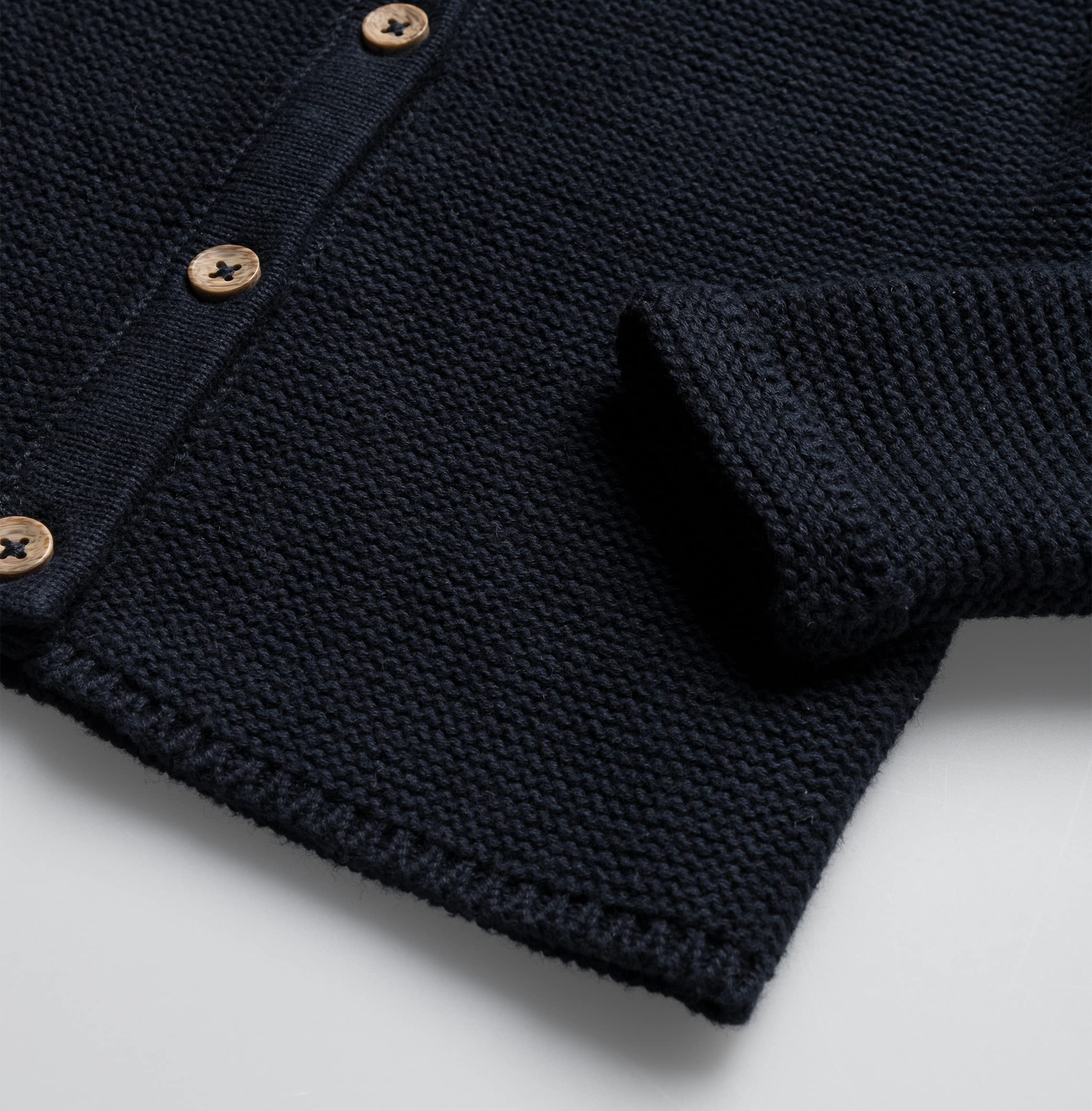 Stellou & friends Cardigan-Strickjacke für Mädchen und Jungen mit Knöpfen in Holz-Optik | Hochwertige Baby-Kleidung aus 100% Baumwolle - IV V