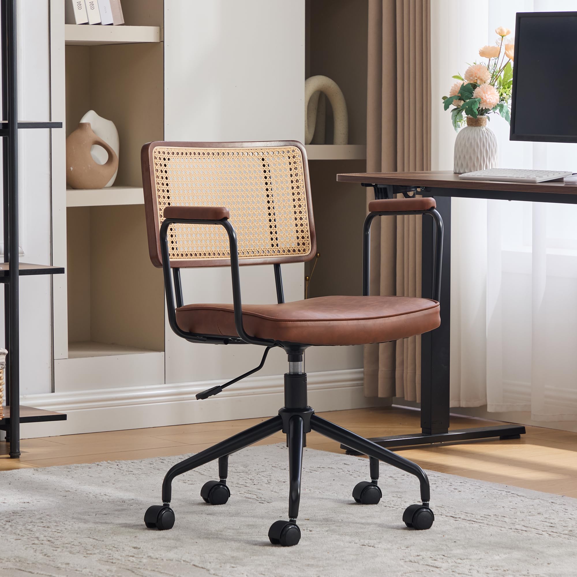 Sedia da ufficio vintage in rattan con braccioli, sedia girevole regolabile in altezza con sedile in pelle PU e schienale in rattan sintetico, per casa e ufficio, marrone