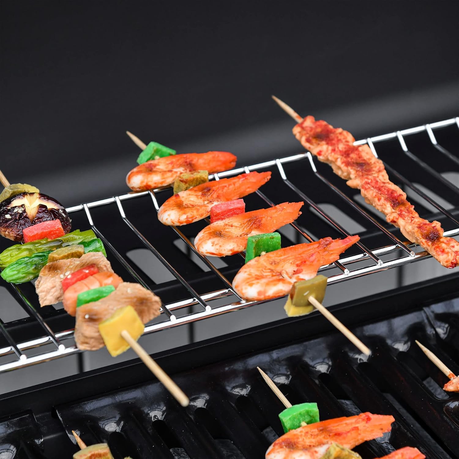 Outsunny Barbecue a Gas con Coperchio, 7 Bruciatori Totali da 20kW e Fornello Laterale, Termometro, Mensola e 2 Ruote, 135x50x100cm Nero Outsunny Barbecue a Gas con Coperchio, 7 Bruciatori Totali da 20kW e Fornello Laterale, Termometro, Mensola e 2 Ruote, 135x50x100cm Nero