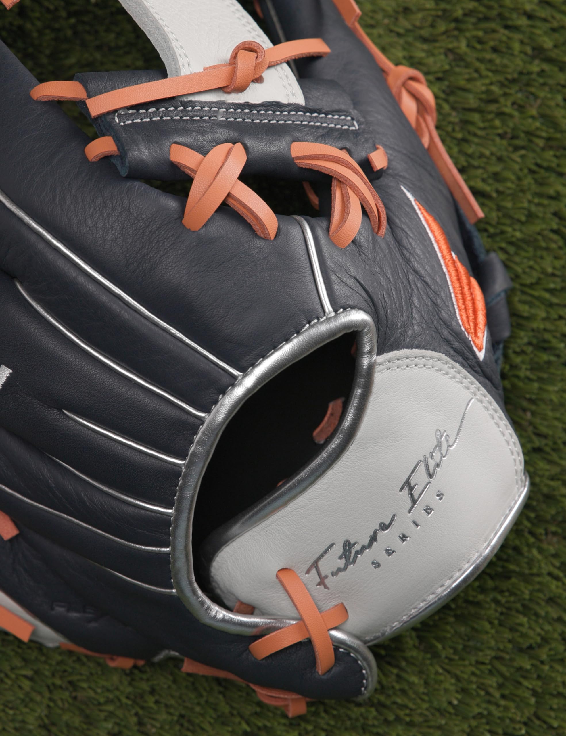 Easton | Future Elite Baseball Glove | I-Web | 11" | Right Hand Throw | Navy/Orange