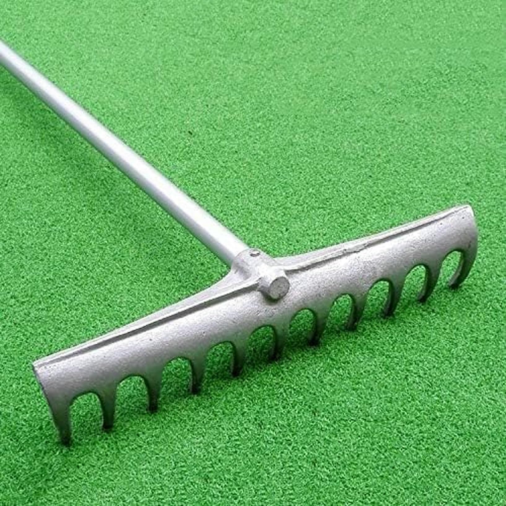 Grabie do piasku golfowego, całkowicie aluminiowe narzędzie do grabi golfowych do pułapek piaskowych plażowych, lekkie i trwałe, skok wzwyż 2 w 1 i płaska konstrukcja