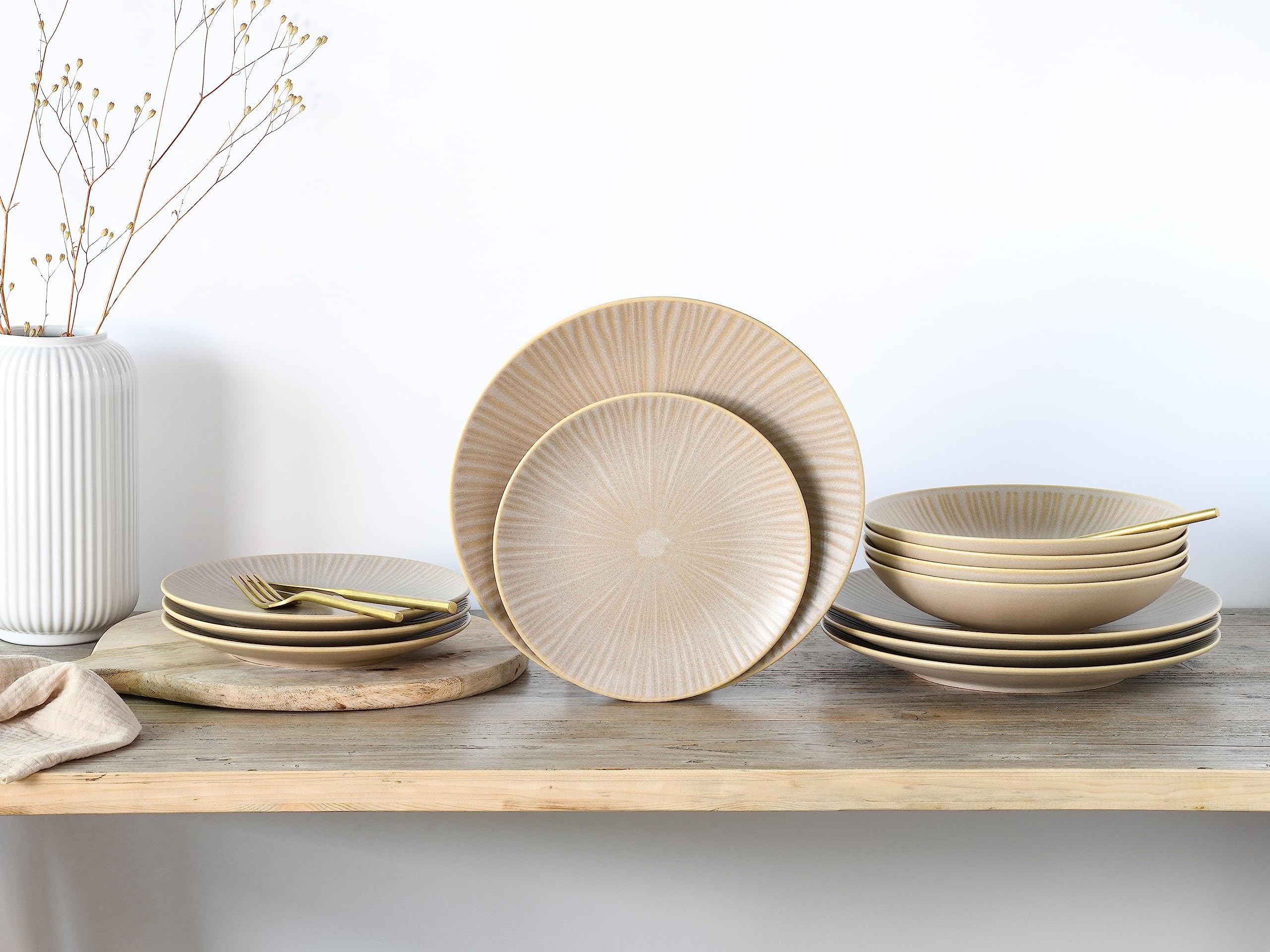 CreaTable, 23920, Serie Vesuvio Sand, 12-teiliges Geschirrset für 4 Personen, Teller Set aus Steinzeug, spülmaschinen- und mikrowellengeeignet, Made in Europe
