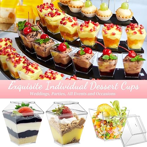 Miniatura 5 de TOFLEN Paquete de 50 mini tazas de postre de 3.5 onzas con tapas y cucharas, vasos cuadrados de plástico transparente para postres para servir