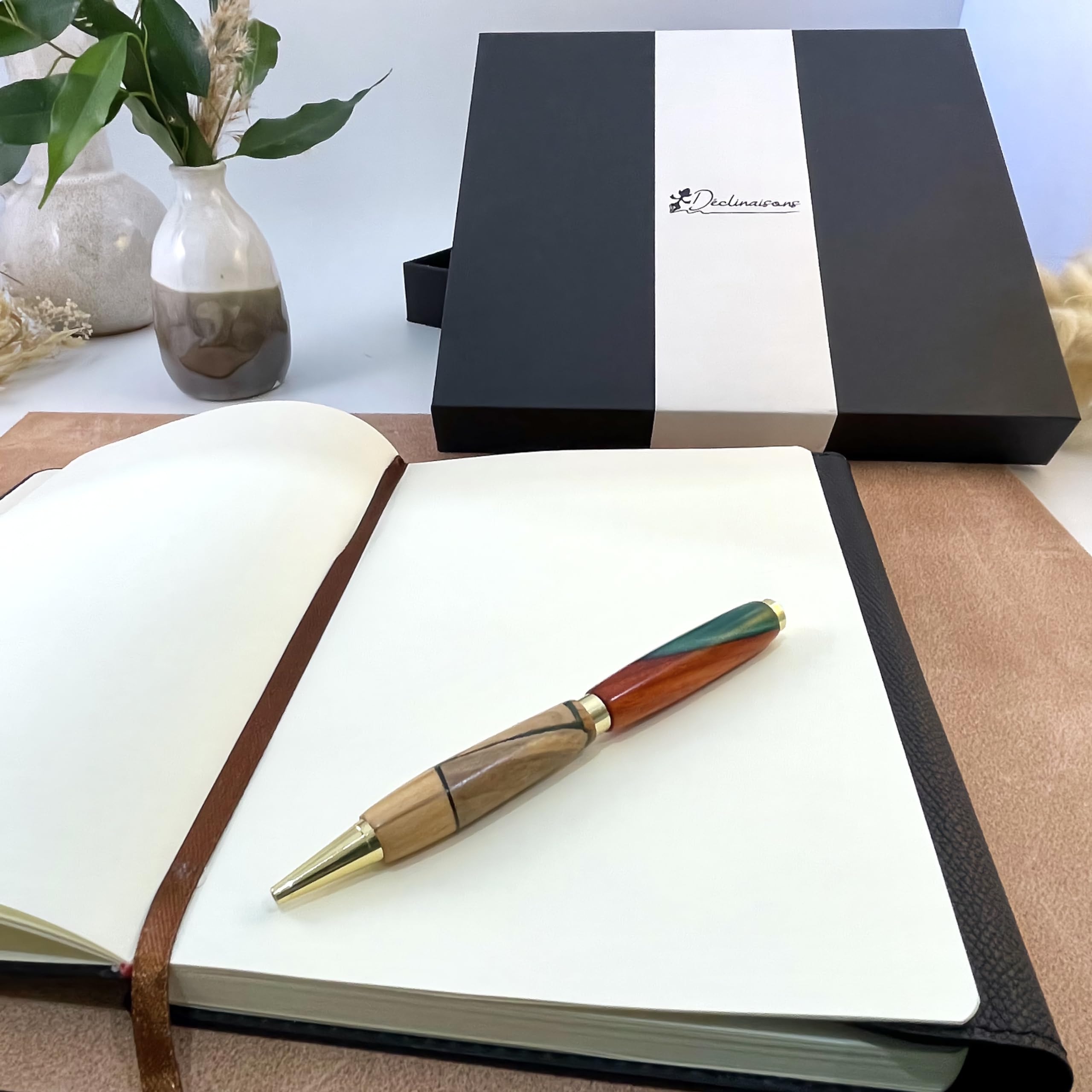 Coffret cadeau Carnet A5 et Stylo Personnalisable Bois Précieux et Résine Verte, Fabriqué à la Main en France, Livré avec Sac Cadeau | Entreprise, Upcycling, Enseignant, Promotion