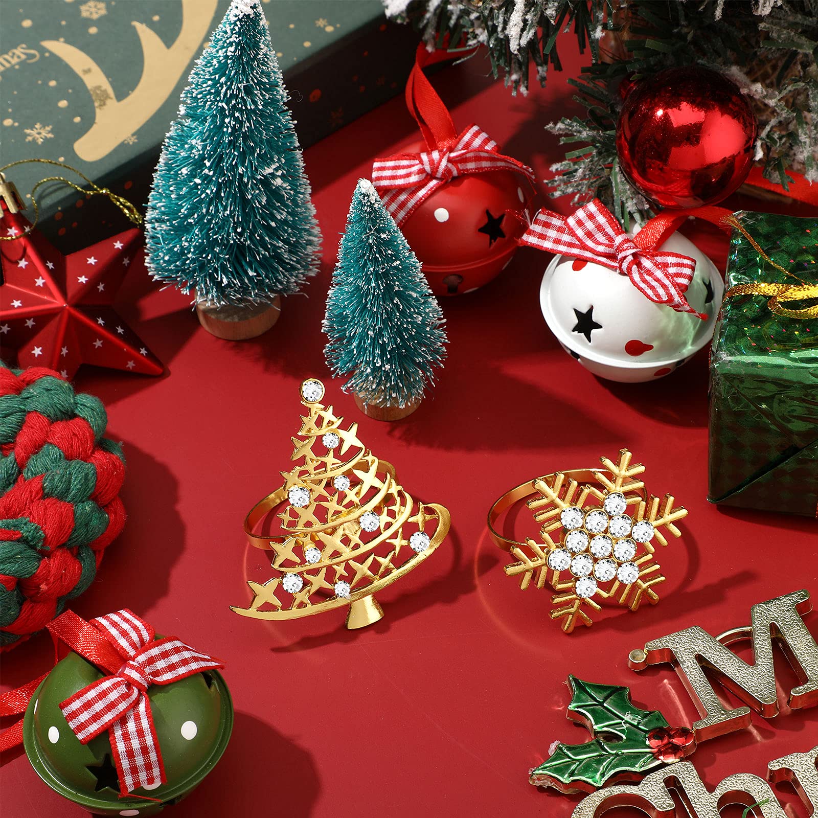 Lot de 24 ronds de serviette de Noël en vrac en forme de flocon de neige et sapin de Noël avec strass pour décoration de table de Noël et de mariage (doré)
