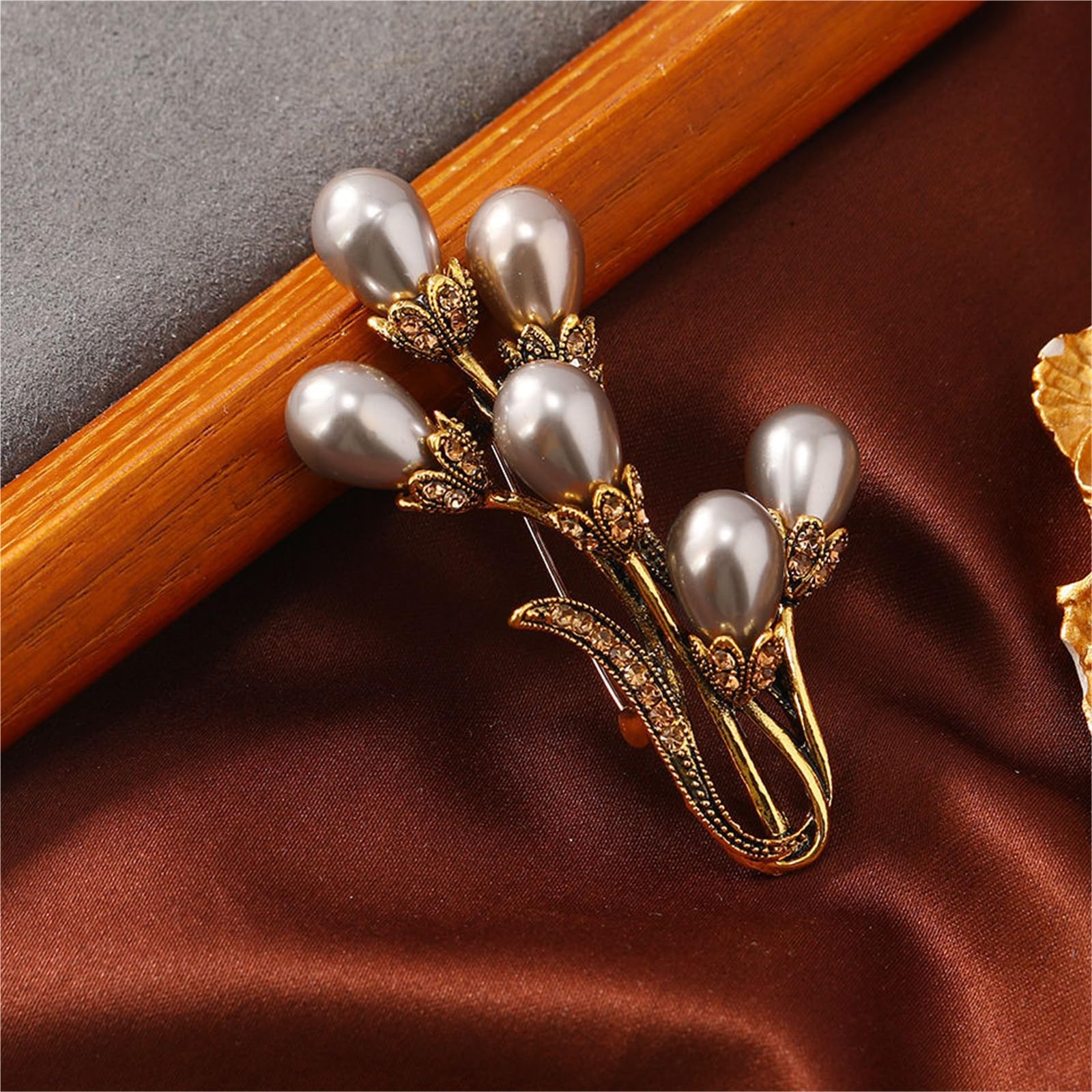 Broche vintage de narciso champán – Pin de ramo de perlas refinadas para accesorios de abrigo de moda