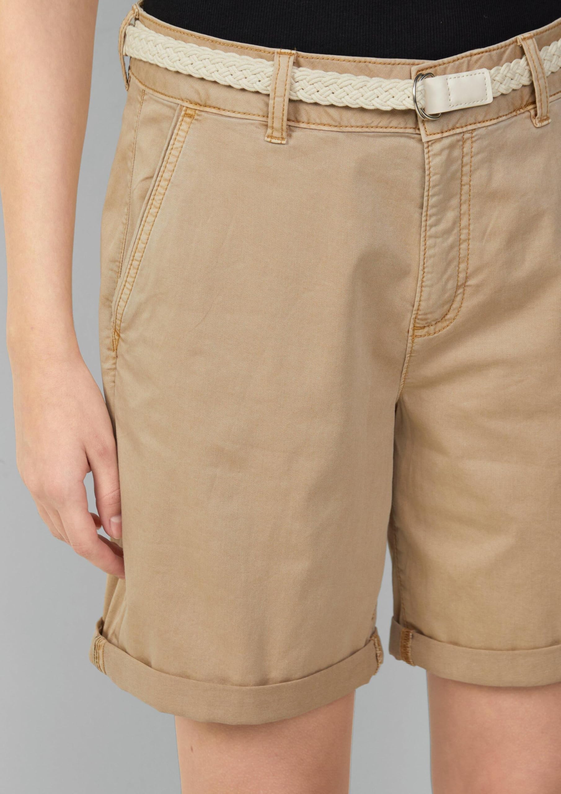 s.Oliver Shorts mit geflochtenem Gürtel und Garment Dye
