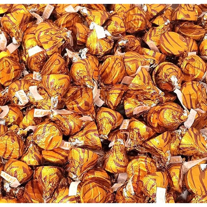 Buy CrazyOutlet HERSHEY'S KISSES Milk Chocolate Filled Caramel, Gold