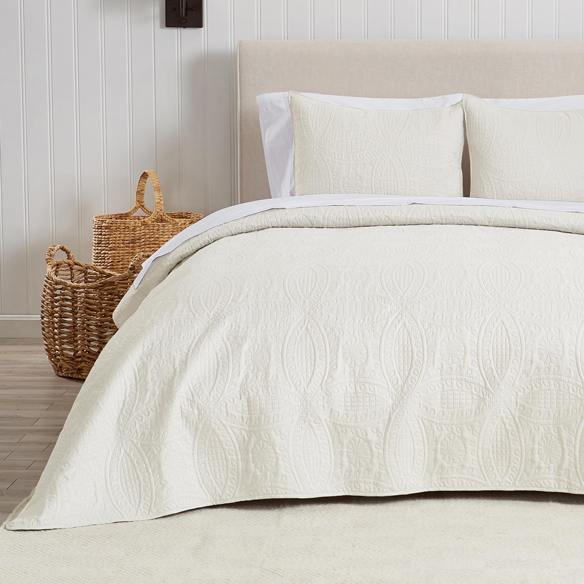 Great Bay Home Oversized Full/Queen Quilt Set Includes Shams. Ultrasonic Design Lightweight Bedding for All-Season Bedspread, Marshmallow Summer Coverlet Bedding