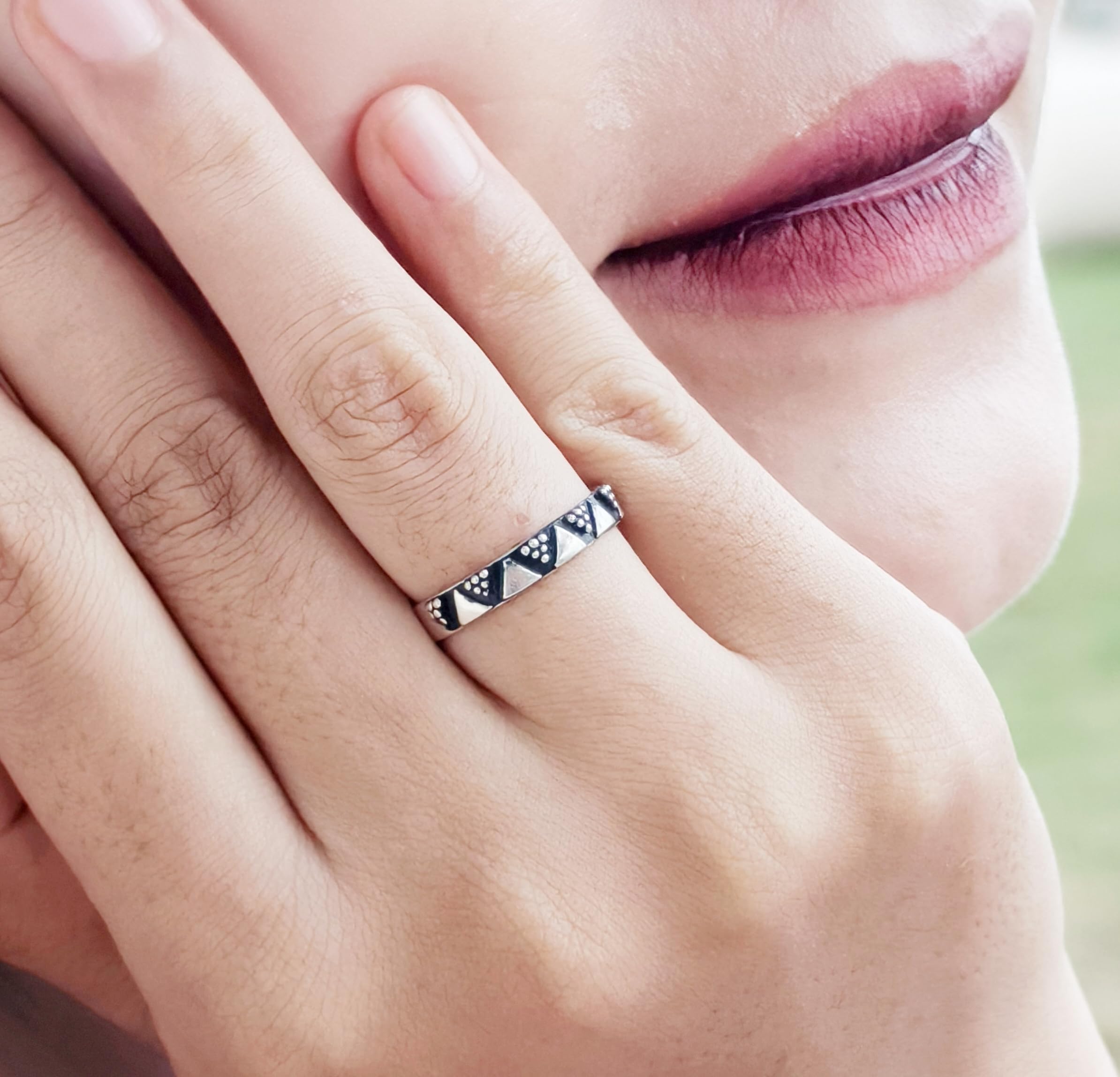 Anello a Banda Fatto a Mano in Argento Sterling 925, Design Boho Contemporaneo per Donna, Anello Minimalista Moderno per Impilare Gioielli di Moda