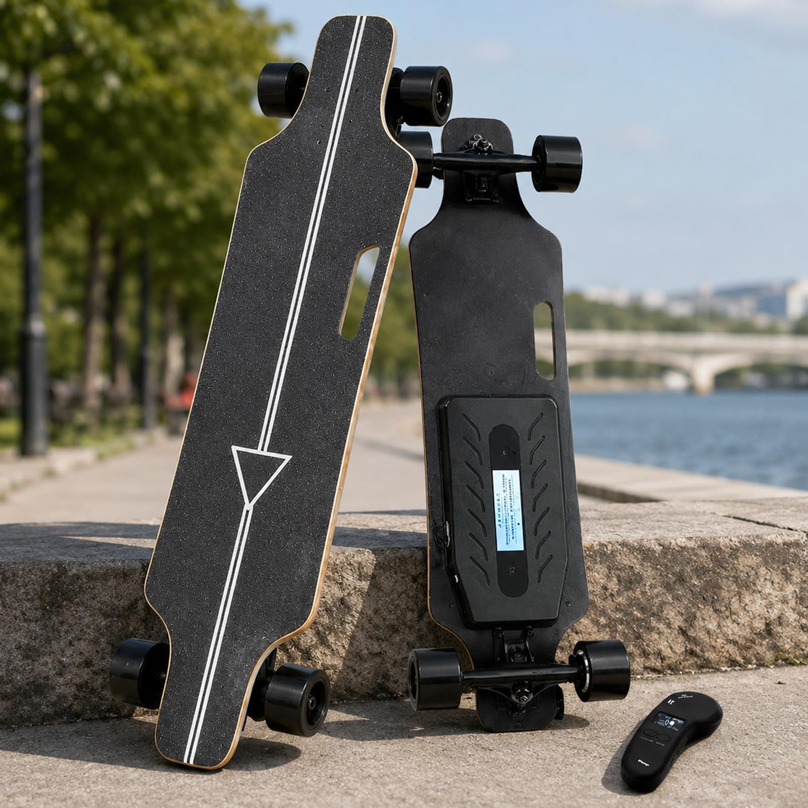 Elektryczna deskorolka dla dorosłych z pilotem, elektryczna longboard 350 W, 4 prędkości, do 25 km/h, zasięg 15 km, przenośna deskorolka elektryczna z uchwytem do kampusu i miasta