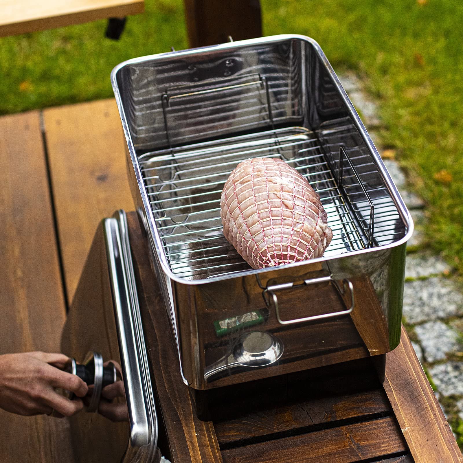 BROWIN Edelstahl Tischräucher-Set mit Thermometer 330006 | rostfrei | Tischräucherofen | Fisch & mehr Grillen und Räuchern | Camping-Zubehör